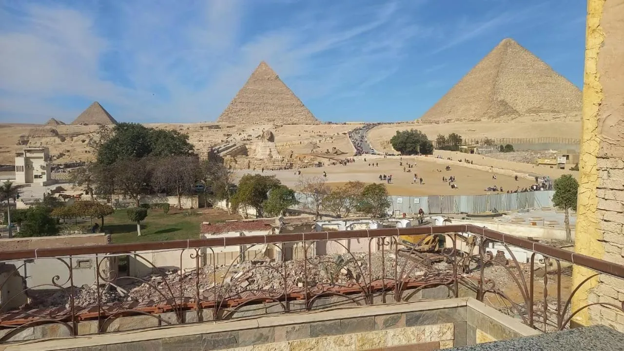 Mountain view in Pyramids View Inn Bed & Breakfast