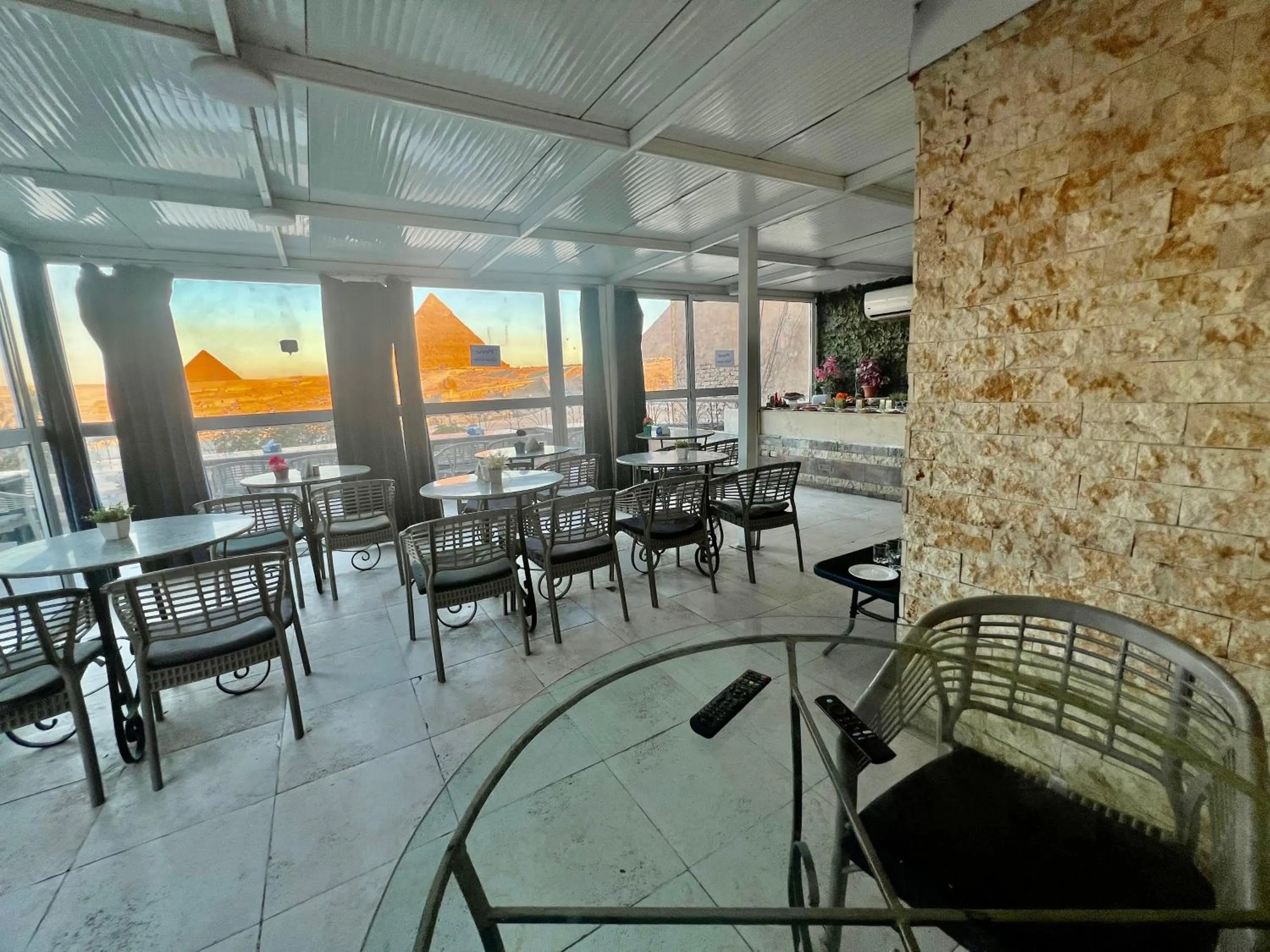 Restaurant/places to eat in Pyramids View Inn Bed & Breakfast