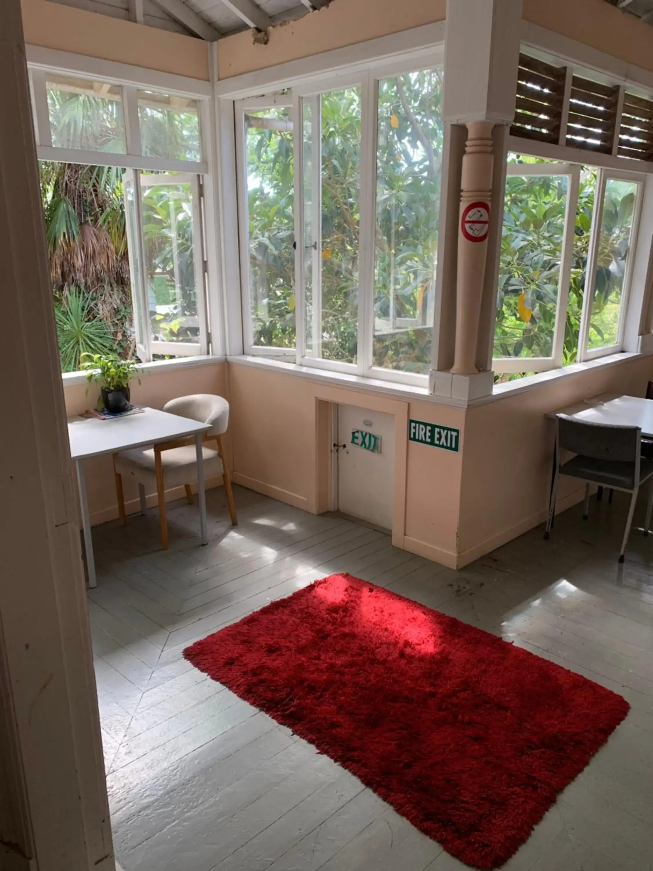 Communal lounge/ TV room, Kitchen/Kitchenette in City Garden Lodge