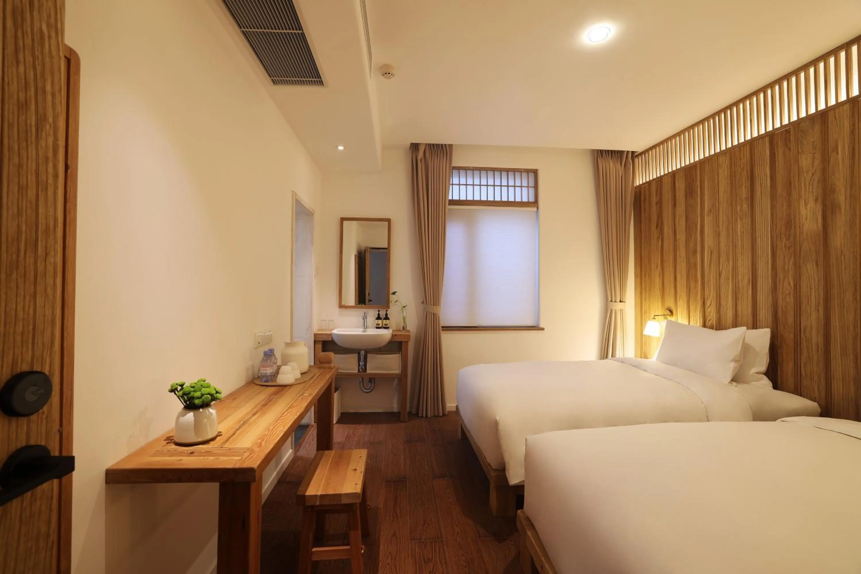 Photo of the whole room, Bed in Hantang Inn Hostel Xi'an