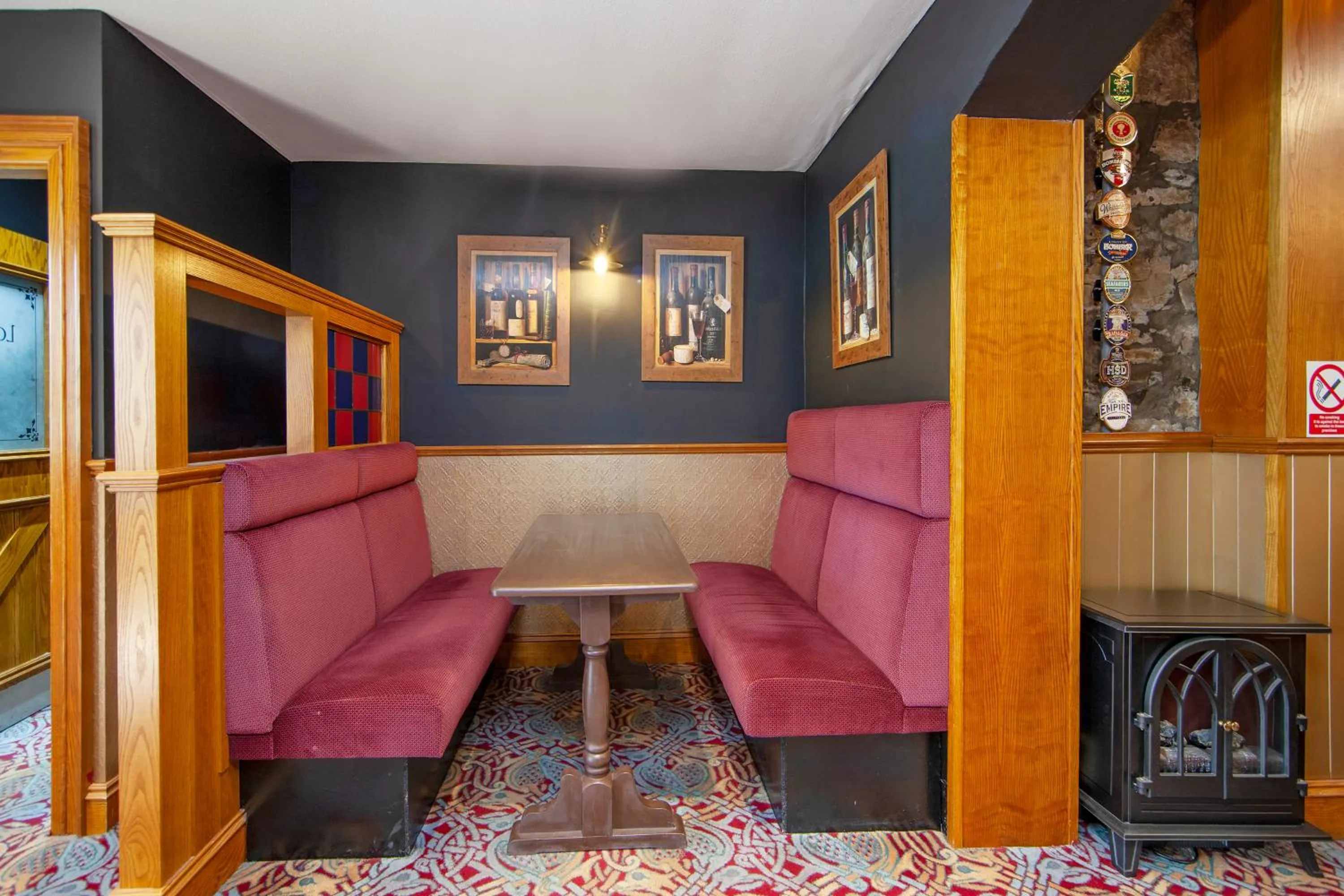 Lounge or bar in The Galley Of Lorne Inn