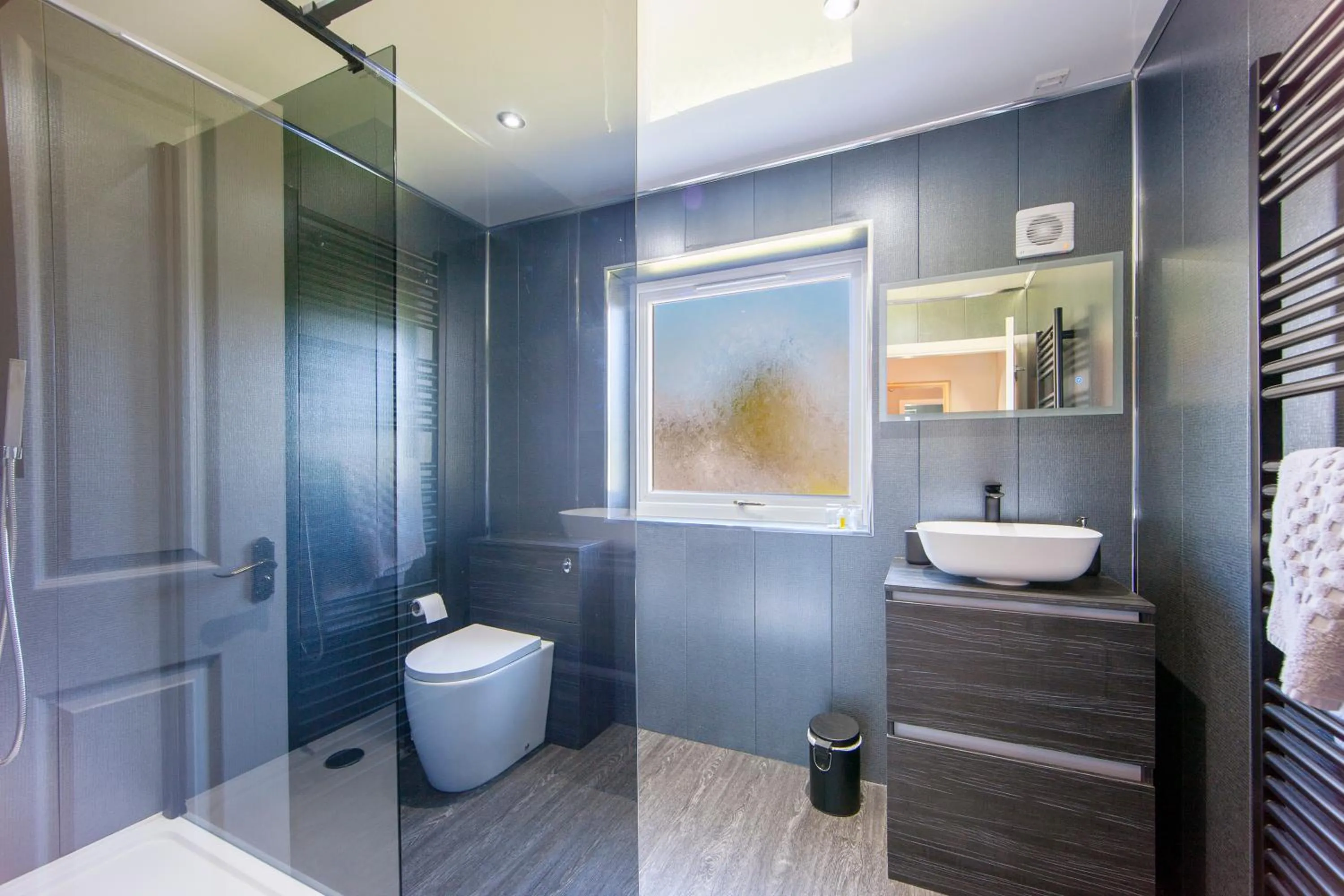 Shower in The Galley Of Lorne Inn