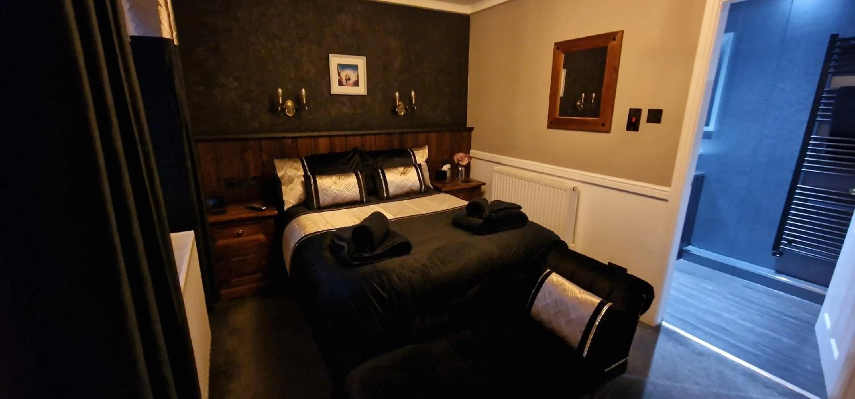 Bedroom in The Galley Of Lorne Inn