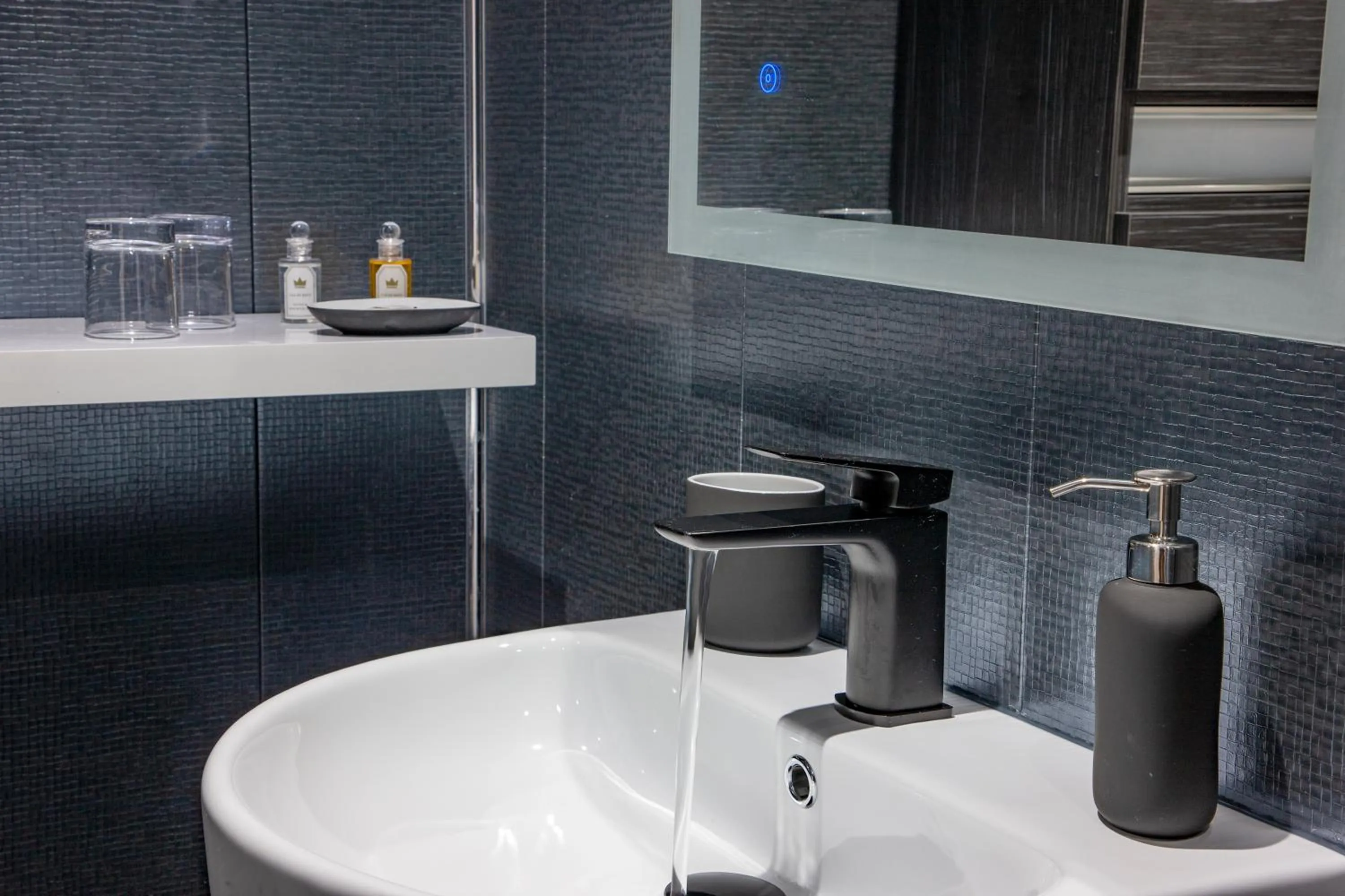 Bathroom in The Galley Of Lorne Inn