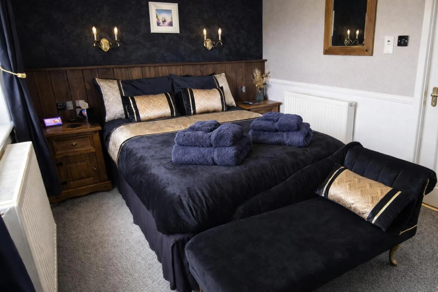 Bedroom, Bed in The Galley Of Lorne Inn