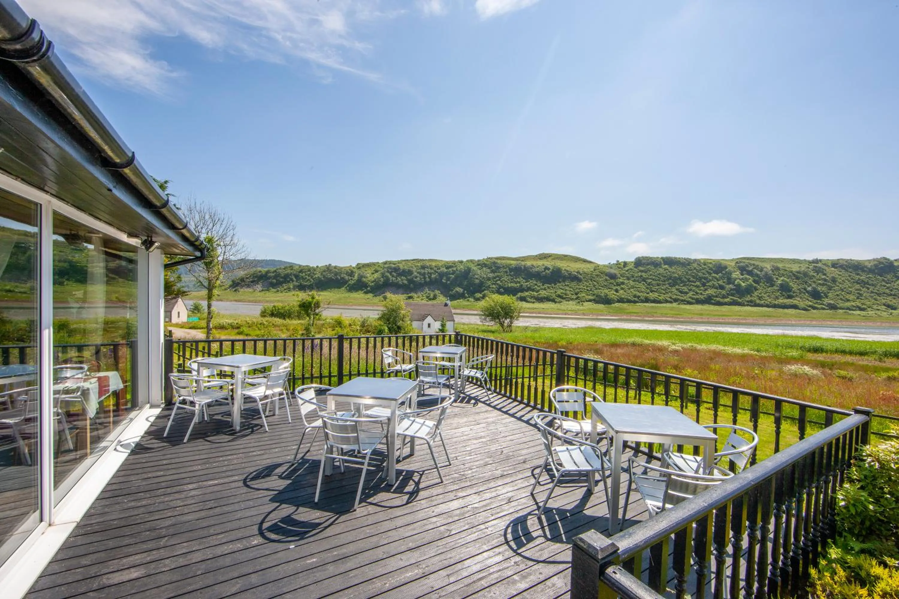Patio in The Galley Of Lorne Inn