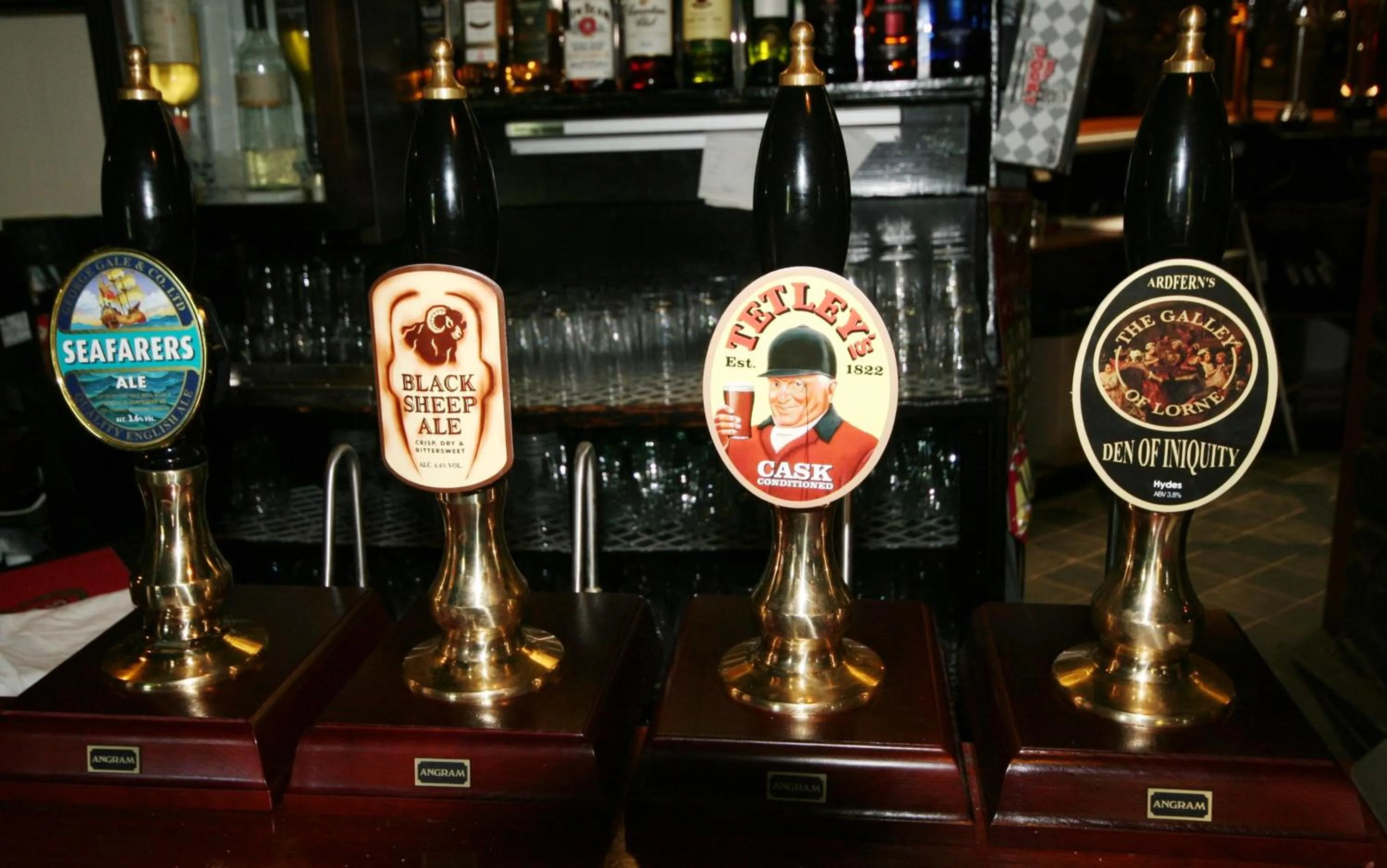 Drinks in The Galley Of Lorne Inn