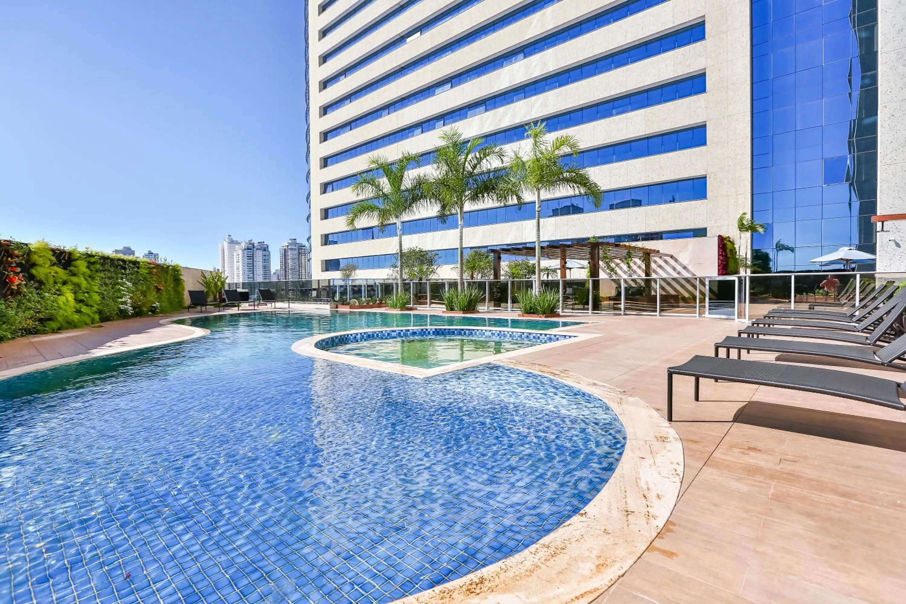 Swimming pool in Transamerica Collection Goiania