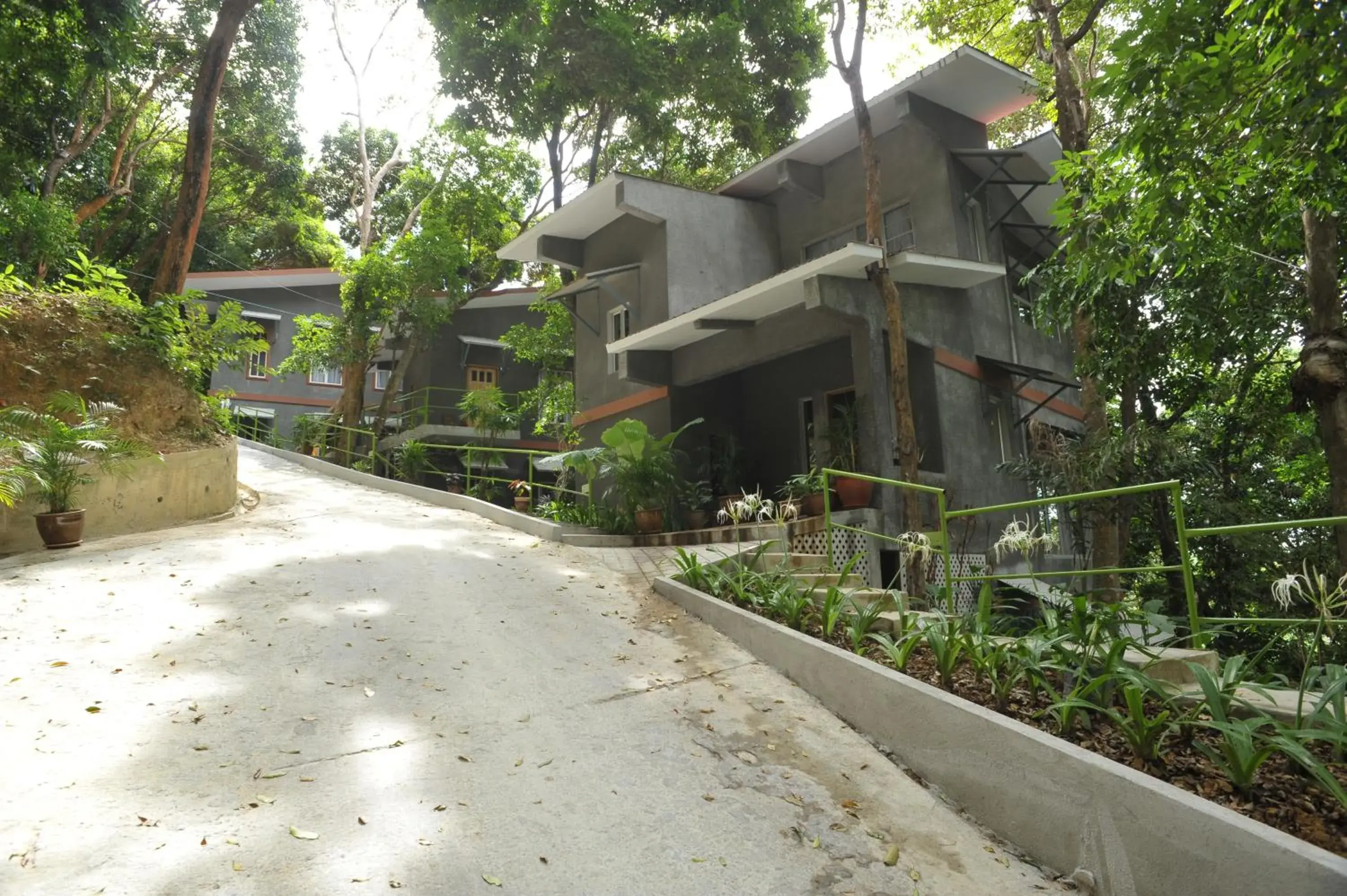 Facade/entrance in Ambong Rainforest Retreat Facade/entrance in Ambong Rainforest Retreat
