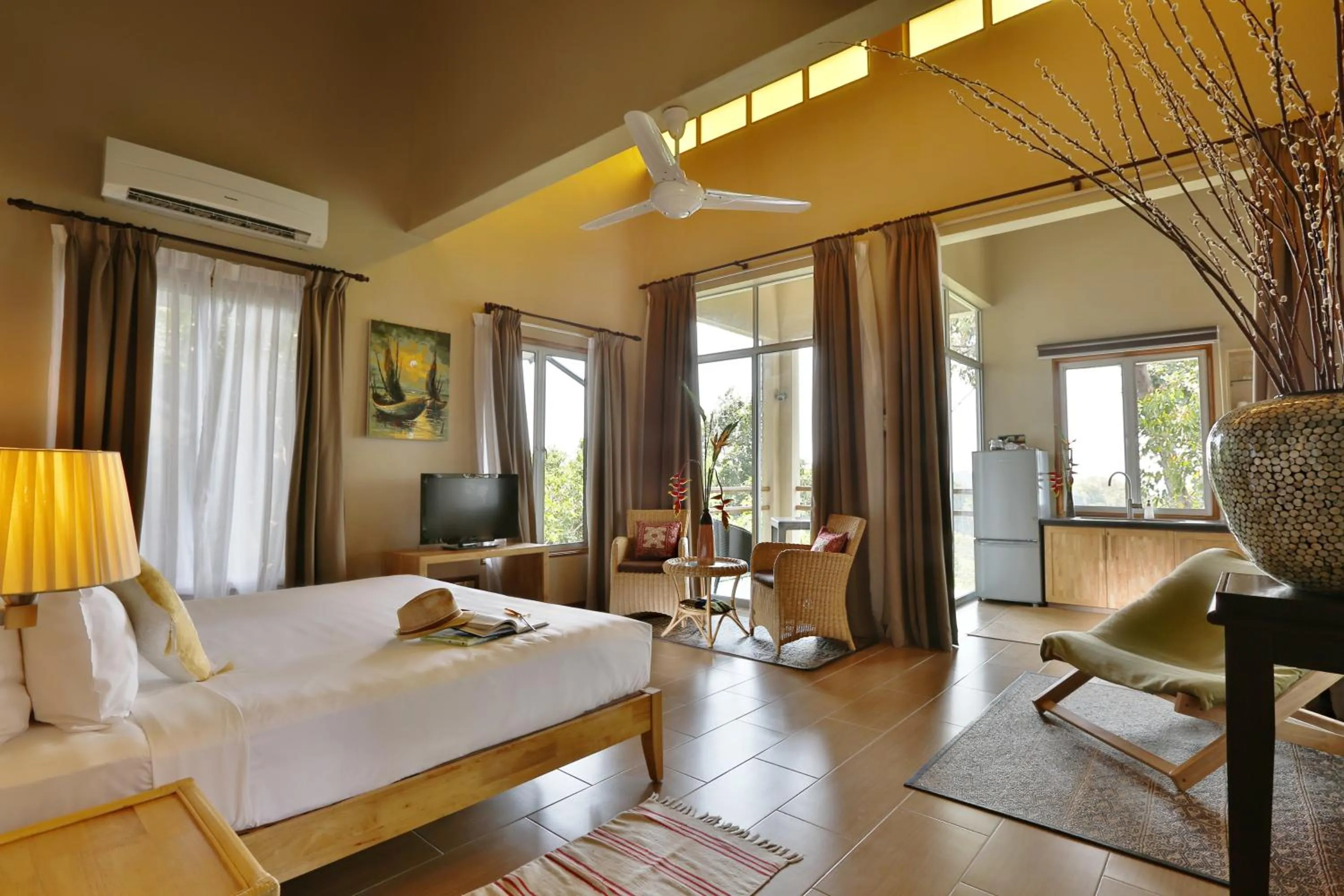 Bed in Ambong Rainforest Retreat