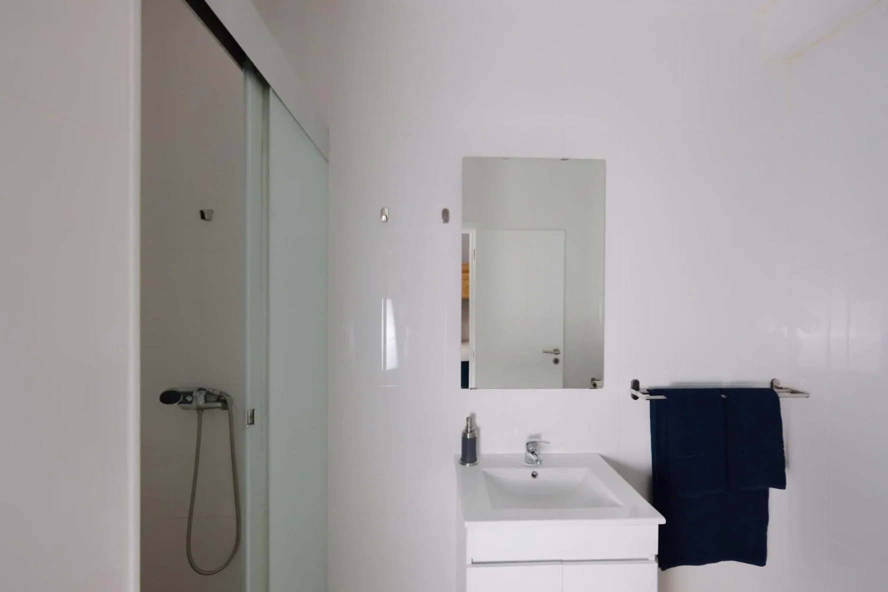 Shower in InnEsposende Sports Hostel