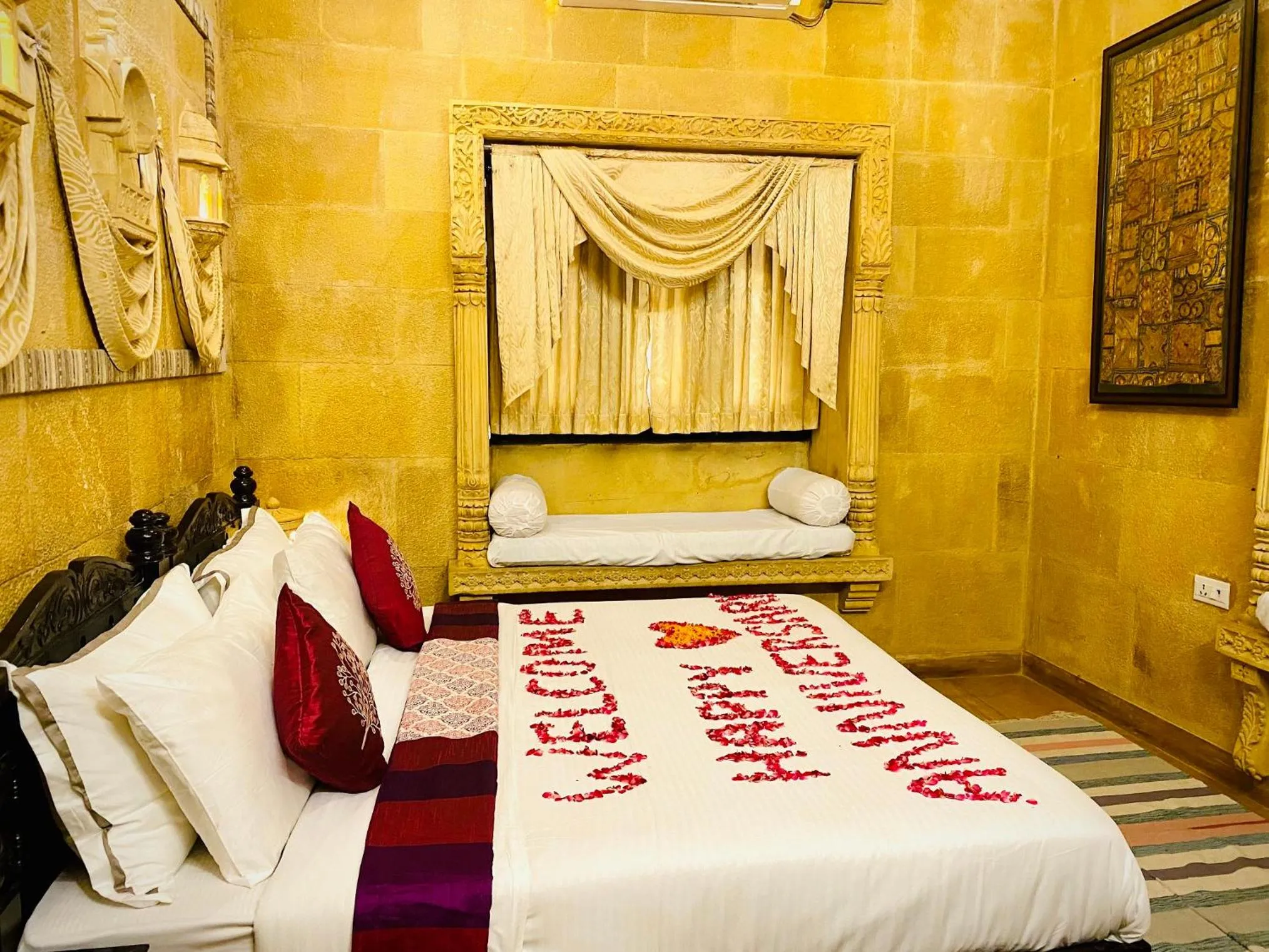 Property building, Bed in Hotel Tokyo Palace