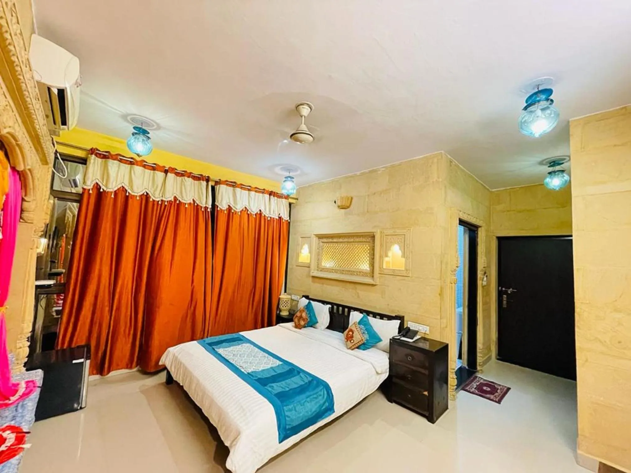 Property building, Bed in Hotel Tokyo Palace