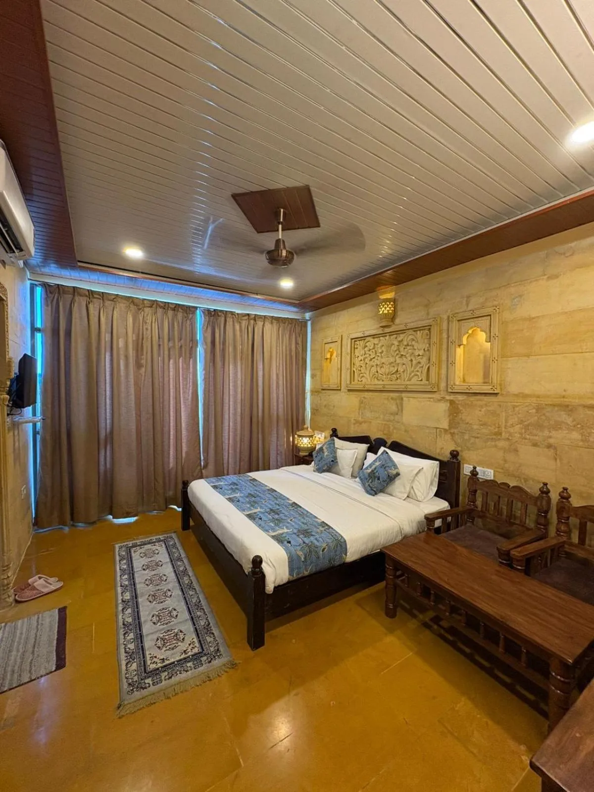 Property building, Bed in Hotel Tokyo Palace