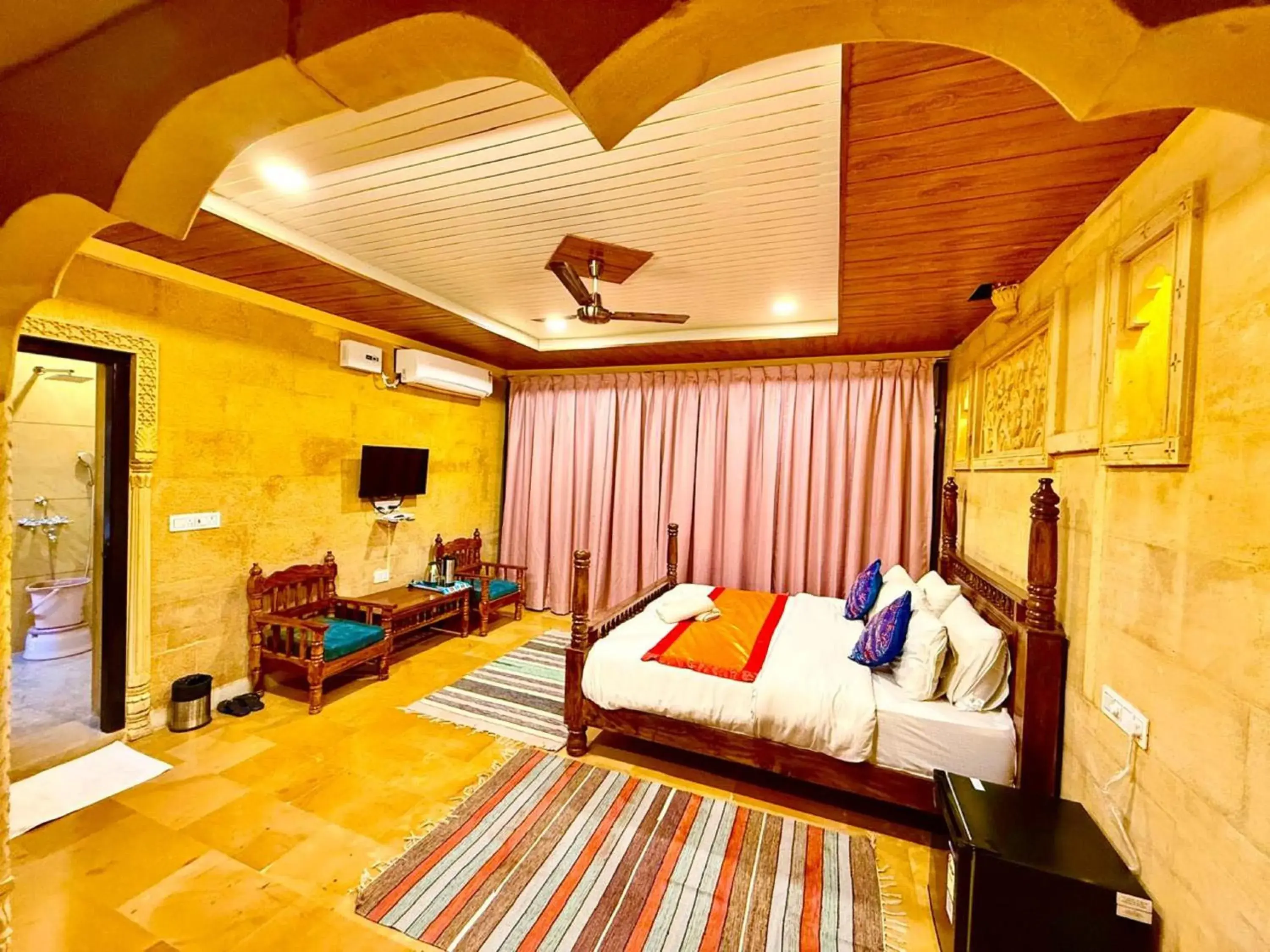 Property building, Bed in Hotel Tokyo Palace Property building, Bed in Hotel Tokyo Palace