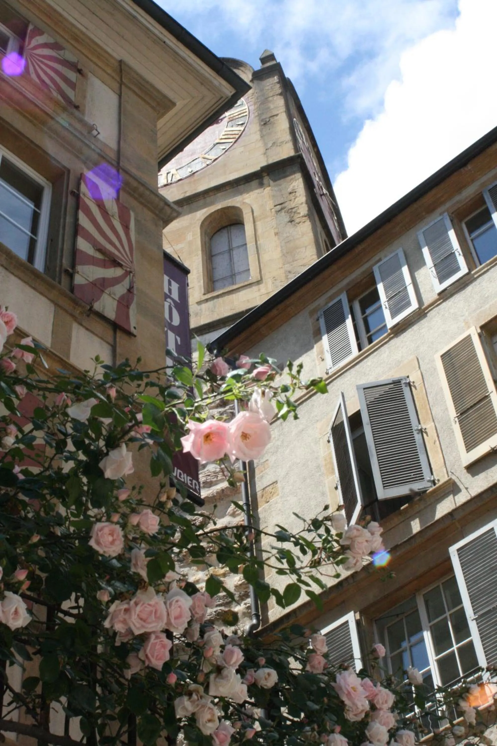 Property building in Le Café-Hôtel de L'Aubier