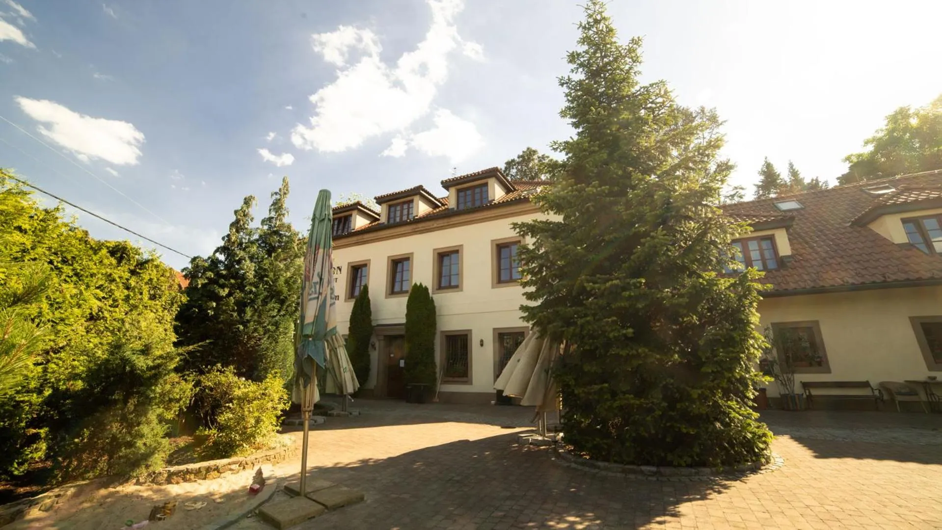 Property building in Stary dum