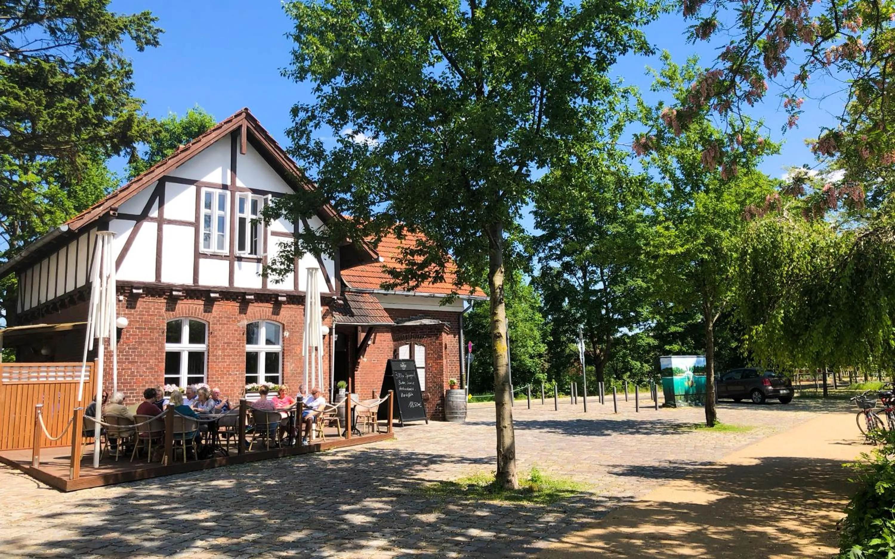 Restaurant/places to eat in Park Penthouses Insel Eiswerder by Suite030