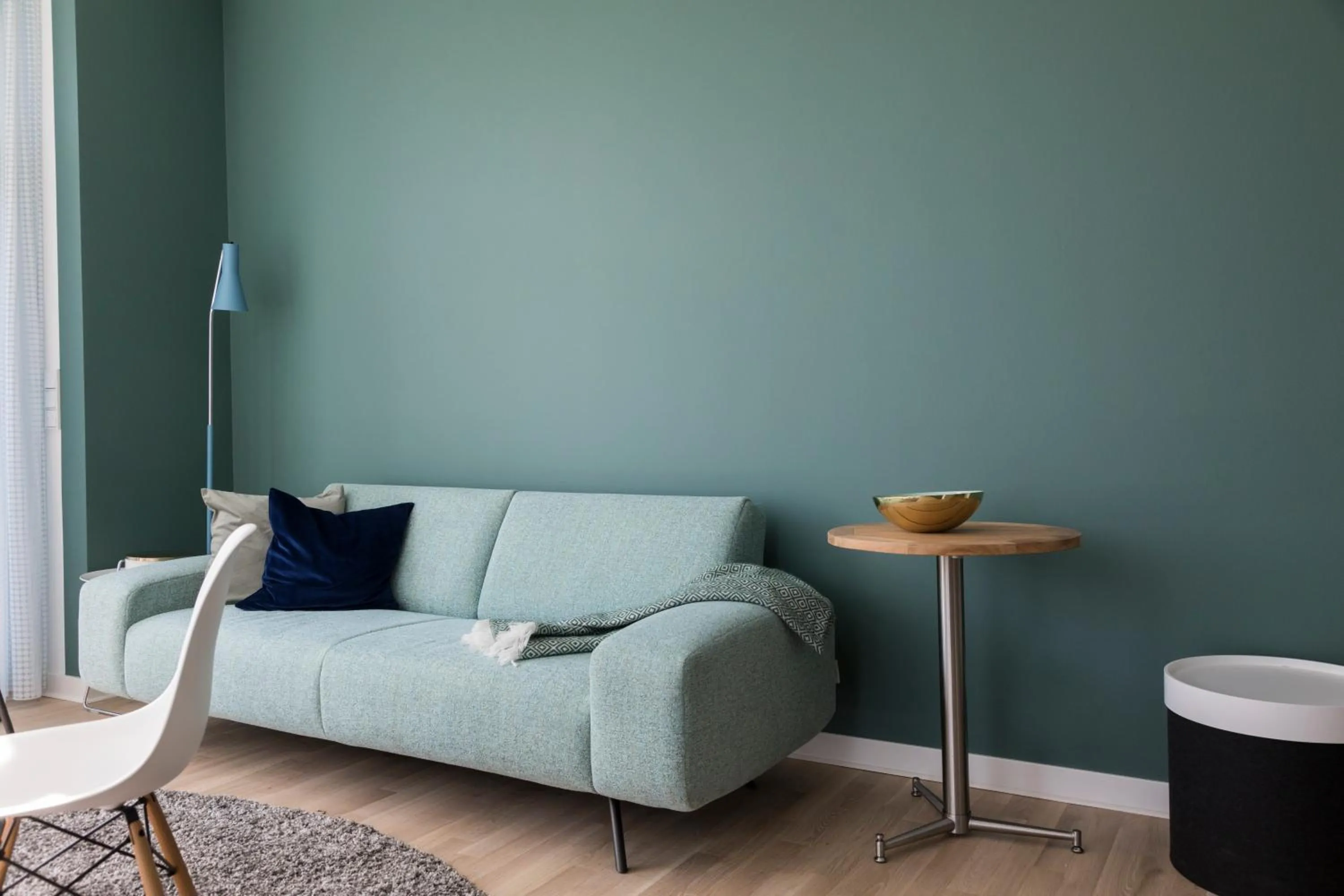 Living room in Park Penthouses Insel Eiswerder by Suite030