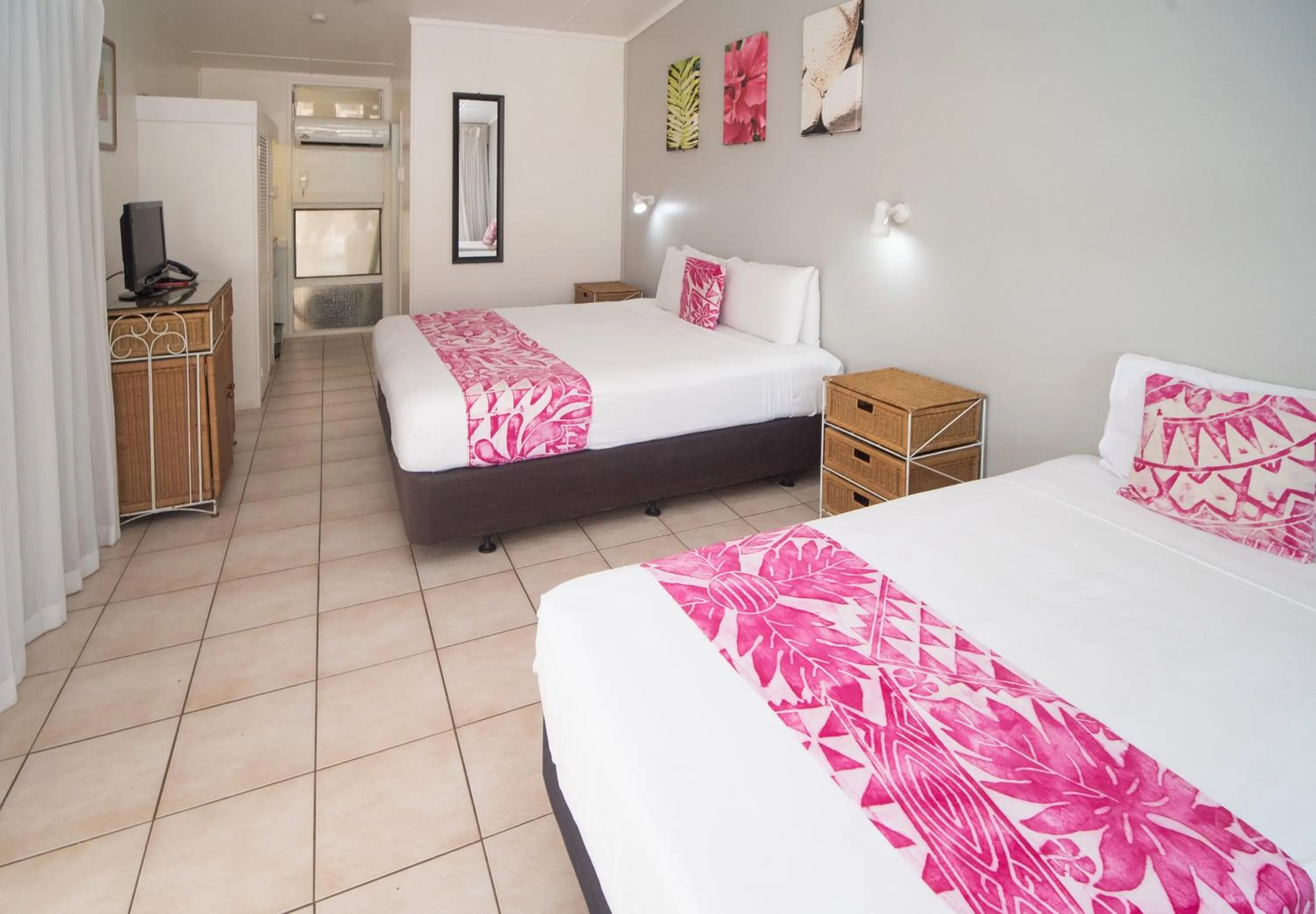 Bed in Club Raro Resort- Adults Only
