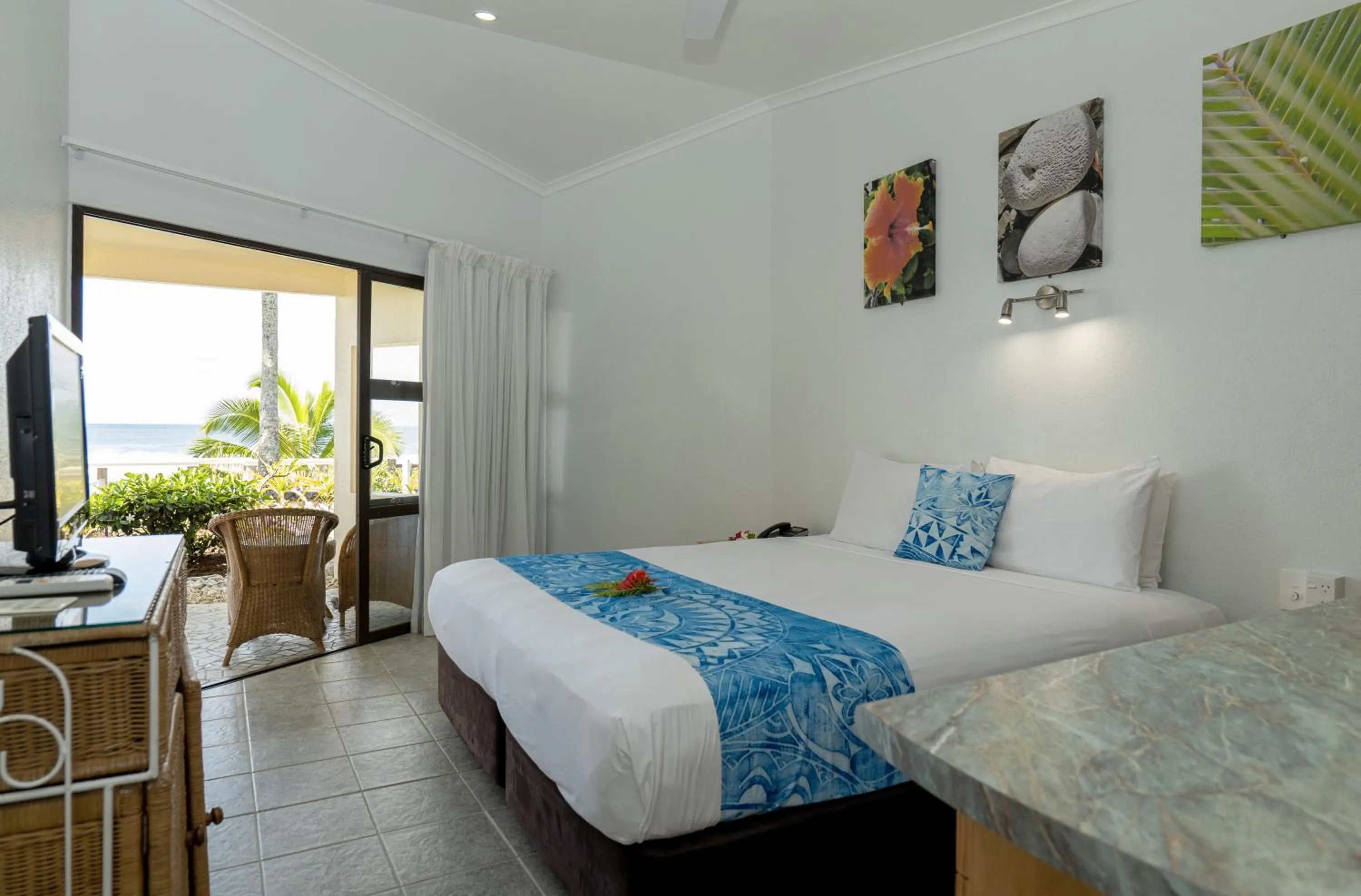 Bedroom, Bed in Club Raro Resort- Adults Only