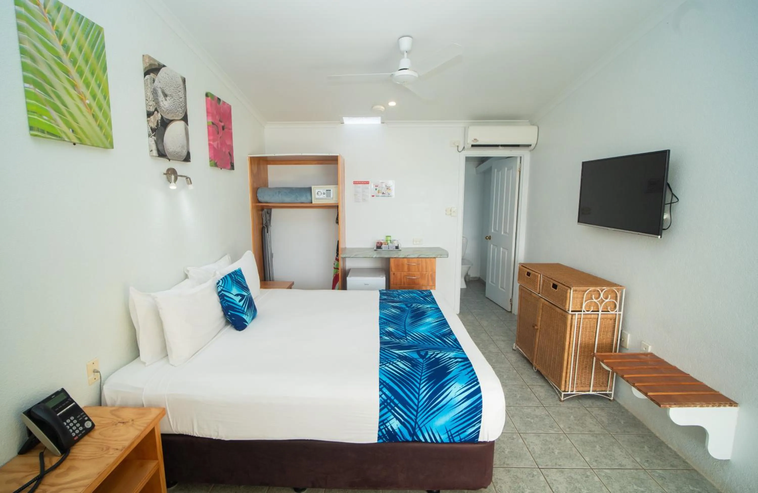 Photo of the whole room, Bed in Club Raro Resort- Adults Only