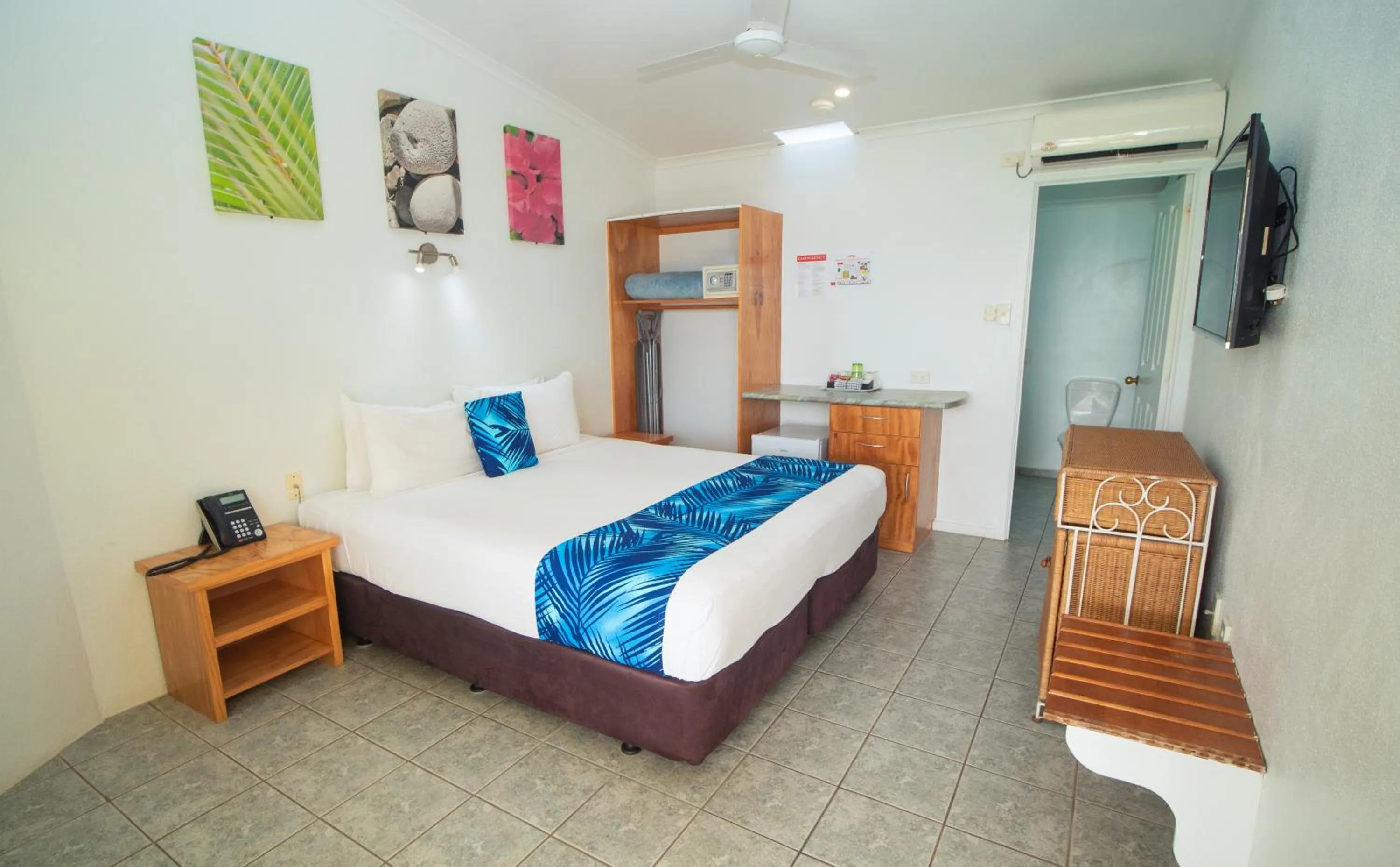 Photo of the whole room, Bed in Club Raro Resort- Adults Only