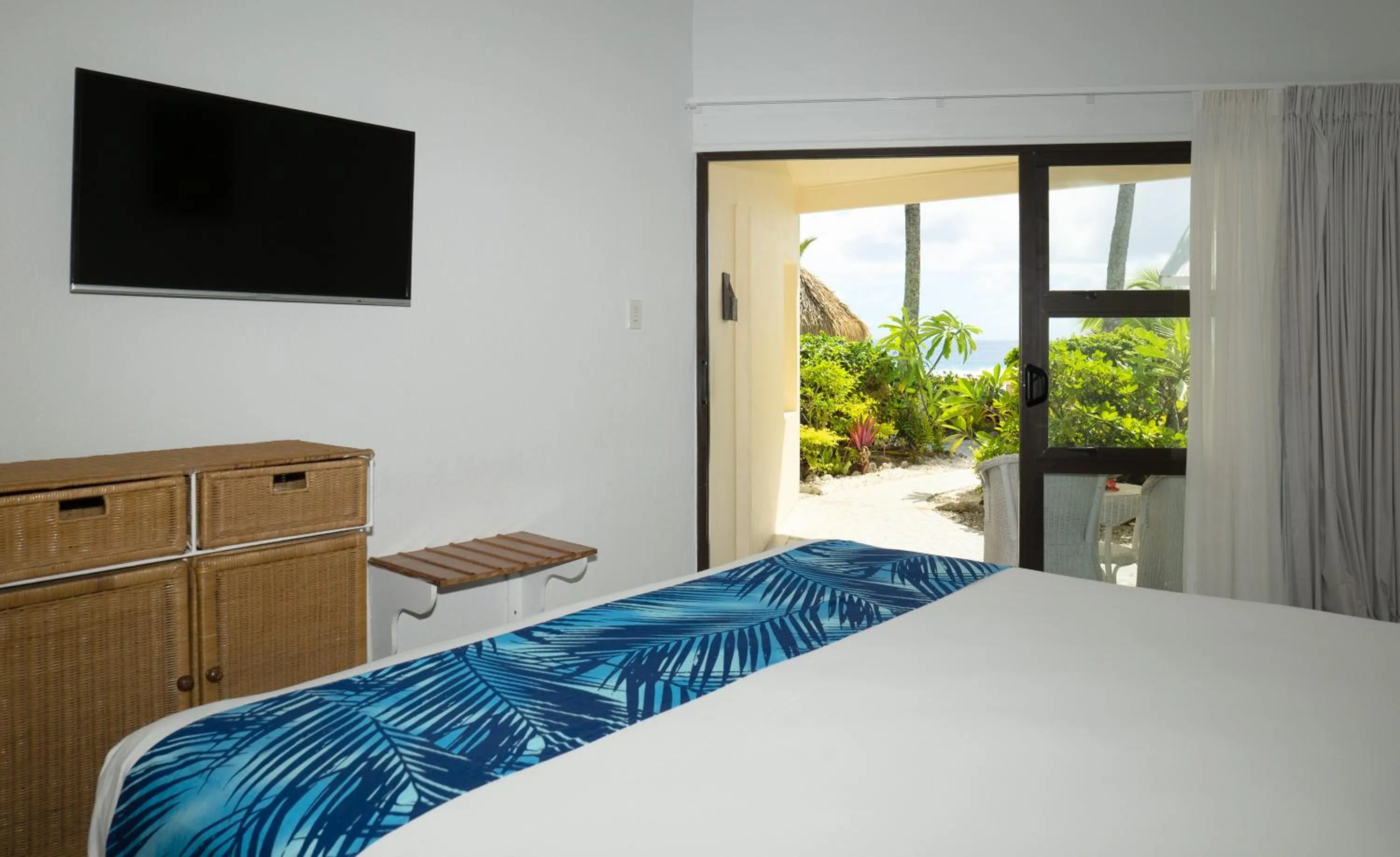 Bed in Club Raro Resort- Adults Only