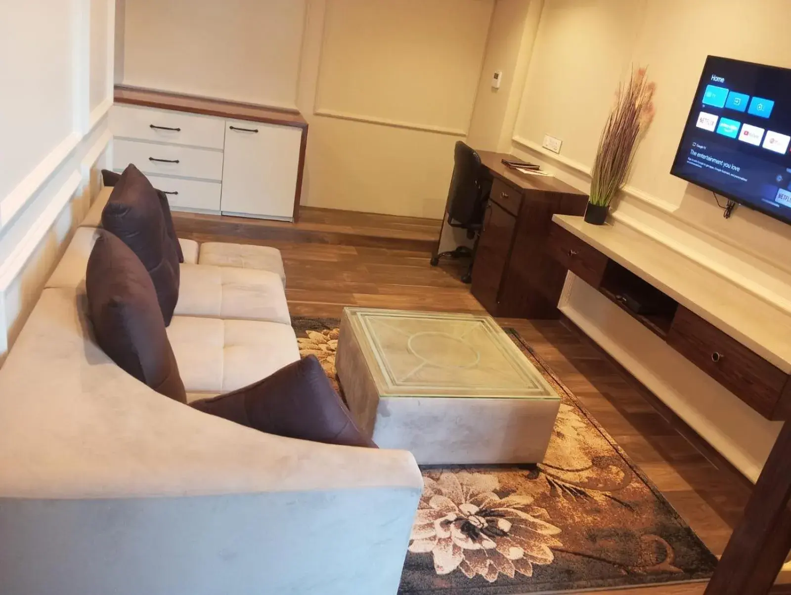 Queen Suite in HOTEL HEIGA vns Queen Suite in HOTEL HEIGA vns