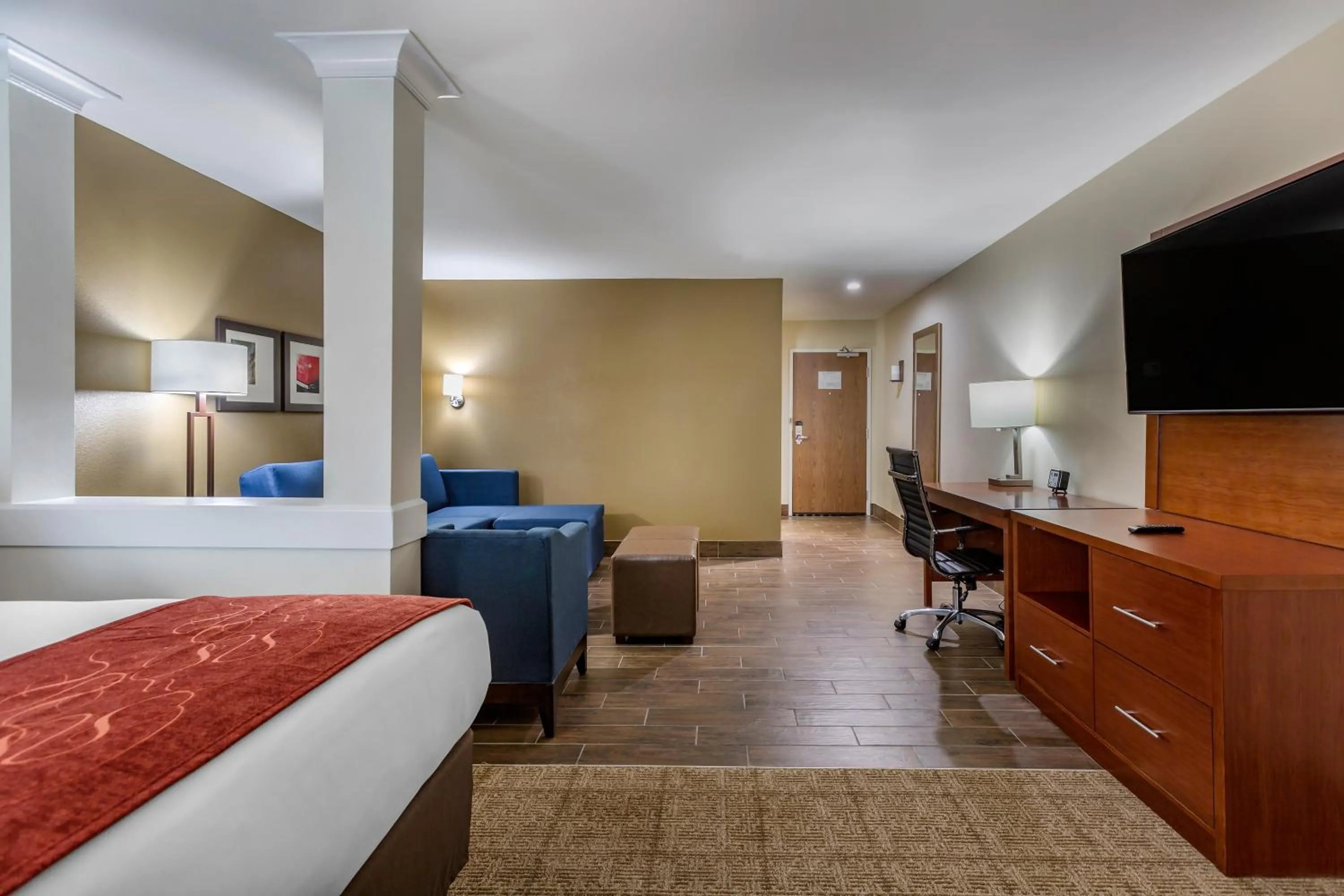 TV and multimedia, Bed in Comfort Suites Bowling Green Southeast