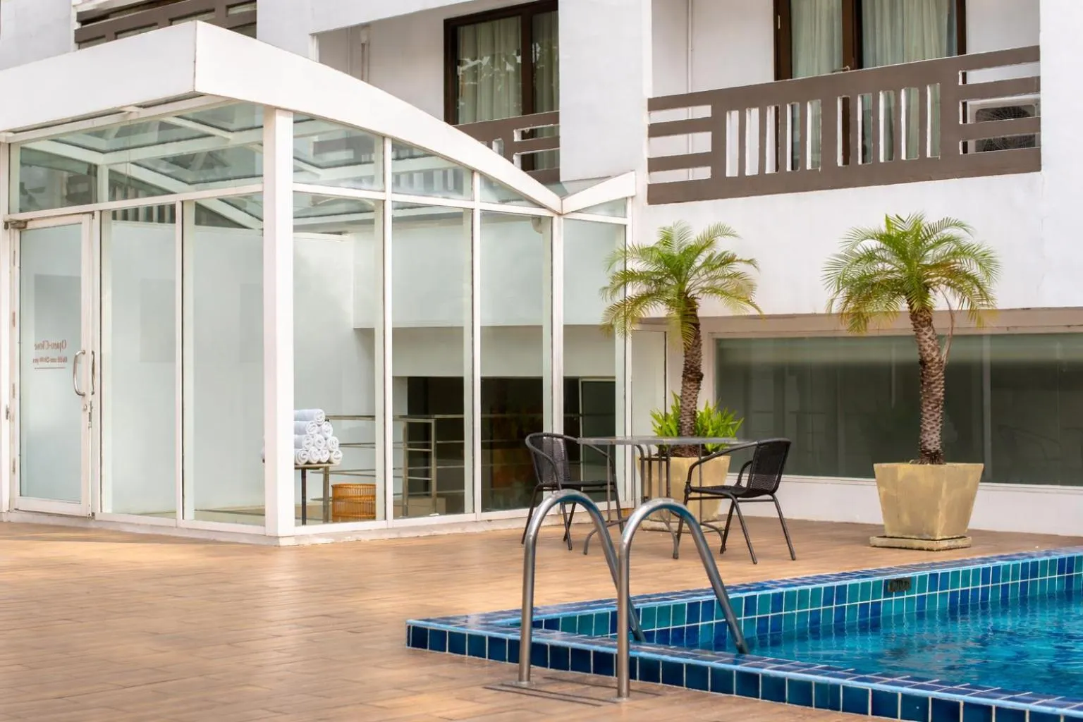 Swimming pool in Maple Hotel