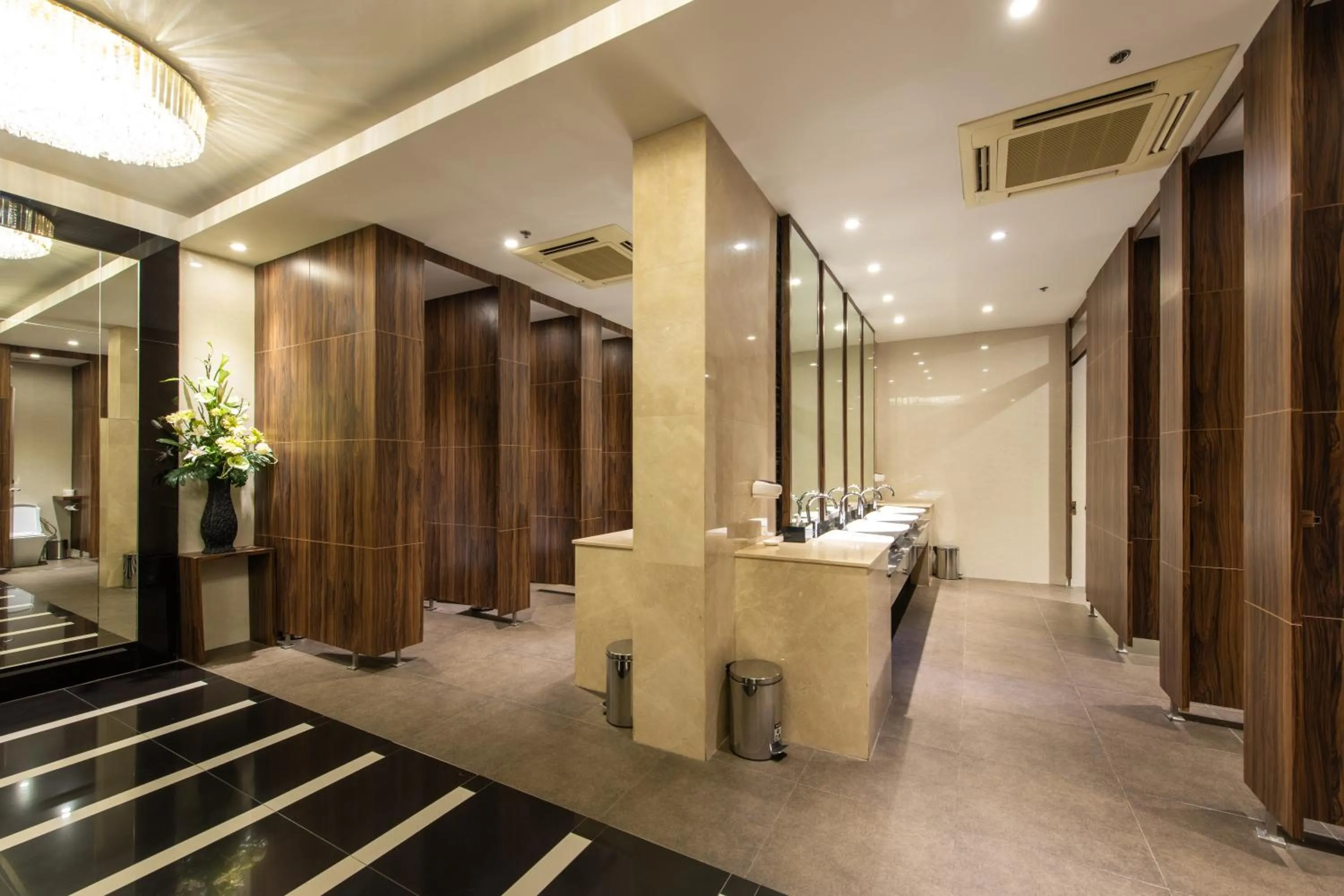 Bathroom in Maple Hotel