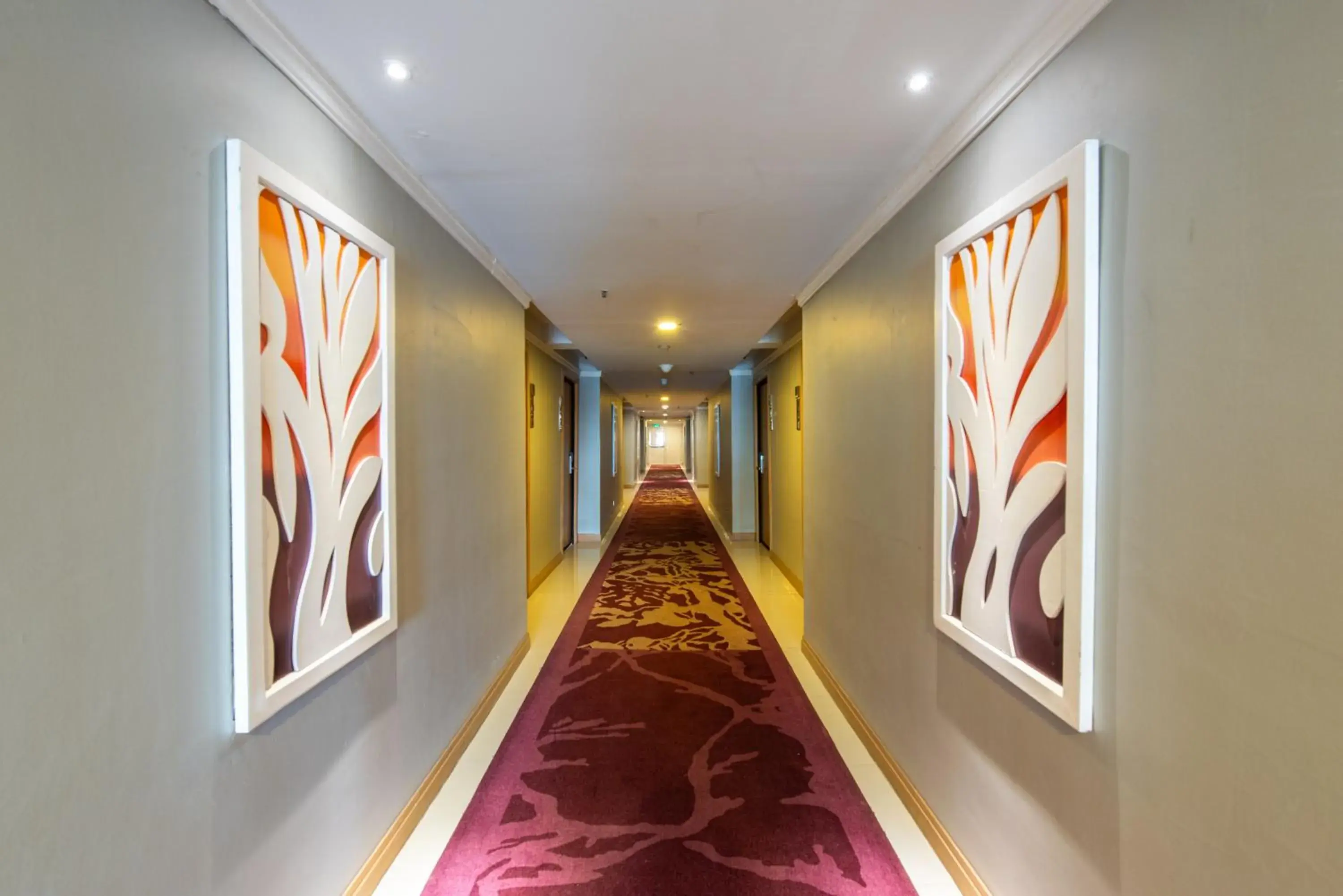 Facade/entrance in Maple Hotel Facade/entrance in Maple Hotel