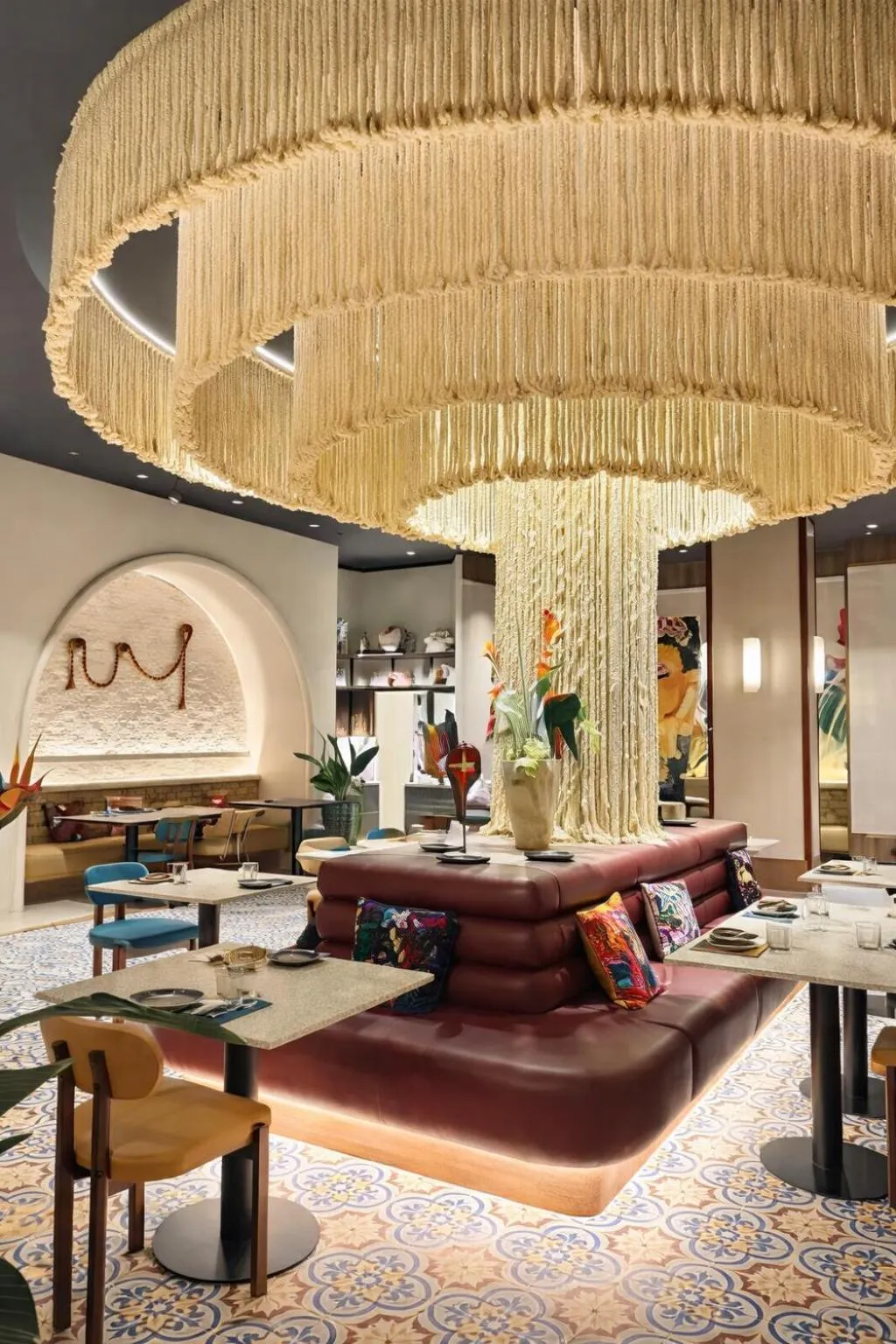 Restaurant/places to eat in Maple Hotel