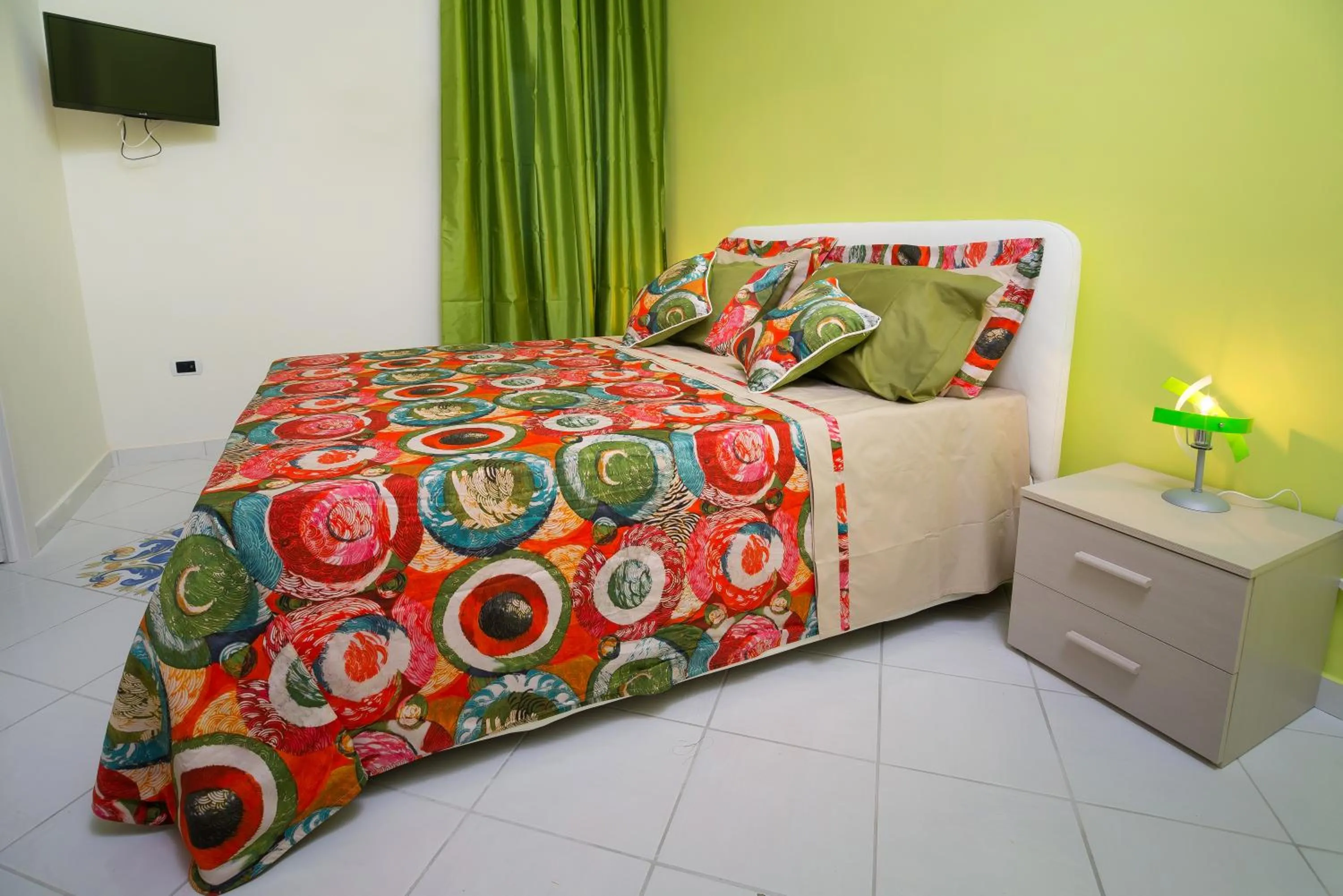 Photo of the whole room, Bed in 'A Regina b&b Cetara