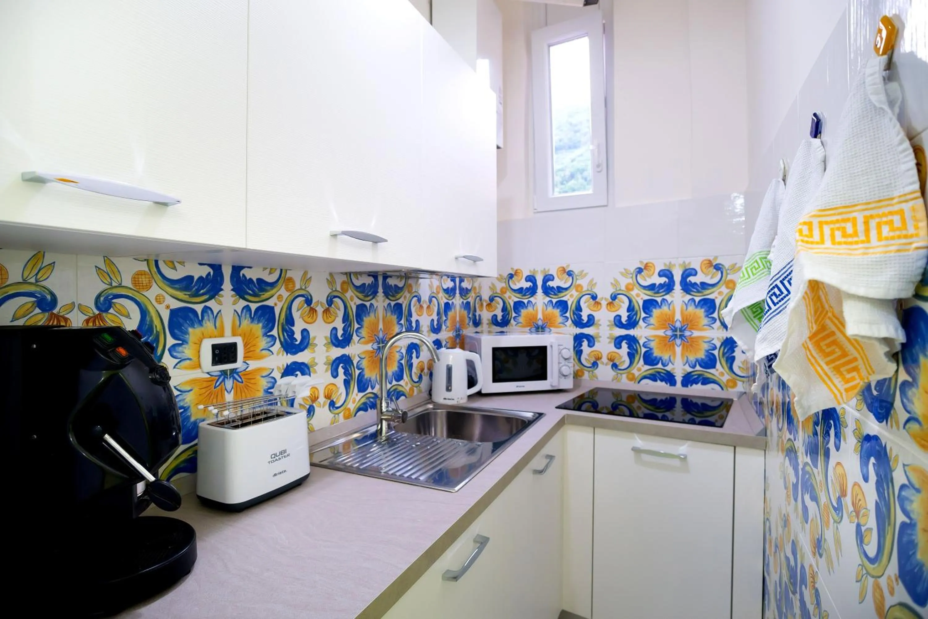 Communal kitchen in 'A Regina b&b Cetara