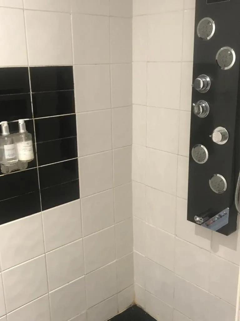 Bathroom in Kempfield House