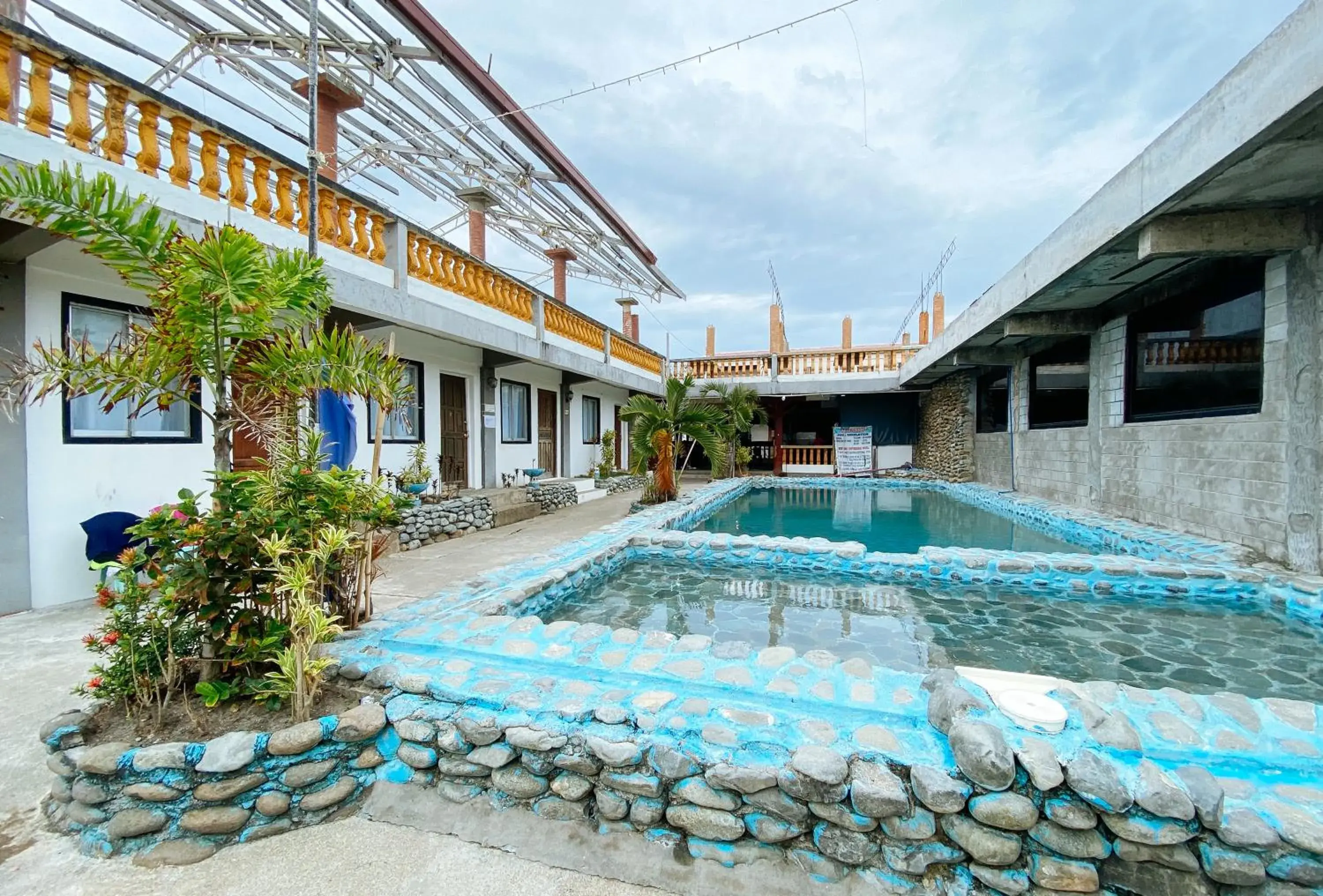 Pool view in RedDoorz @ White Castle Beach Resort Iba Zambales Pool view in RedDoorz @ White Castle Beach Resort Iba Zambales