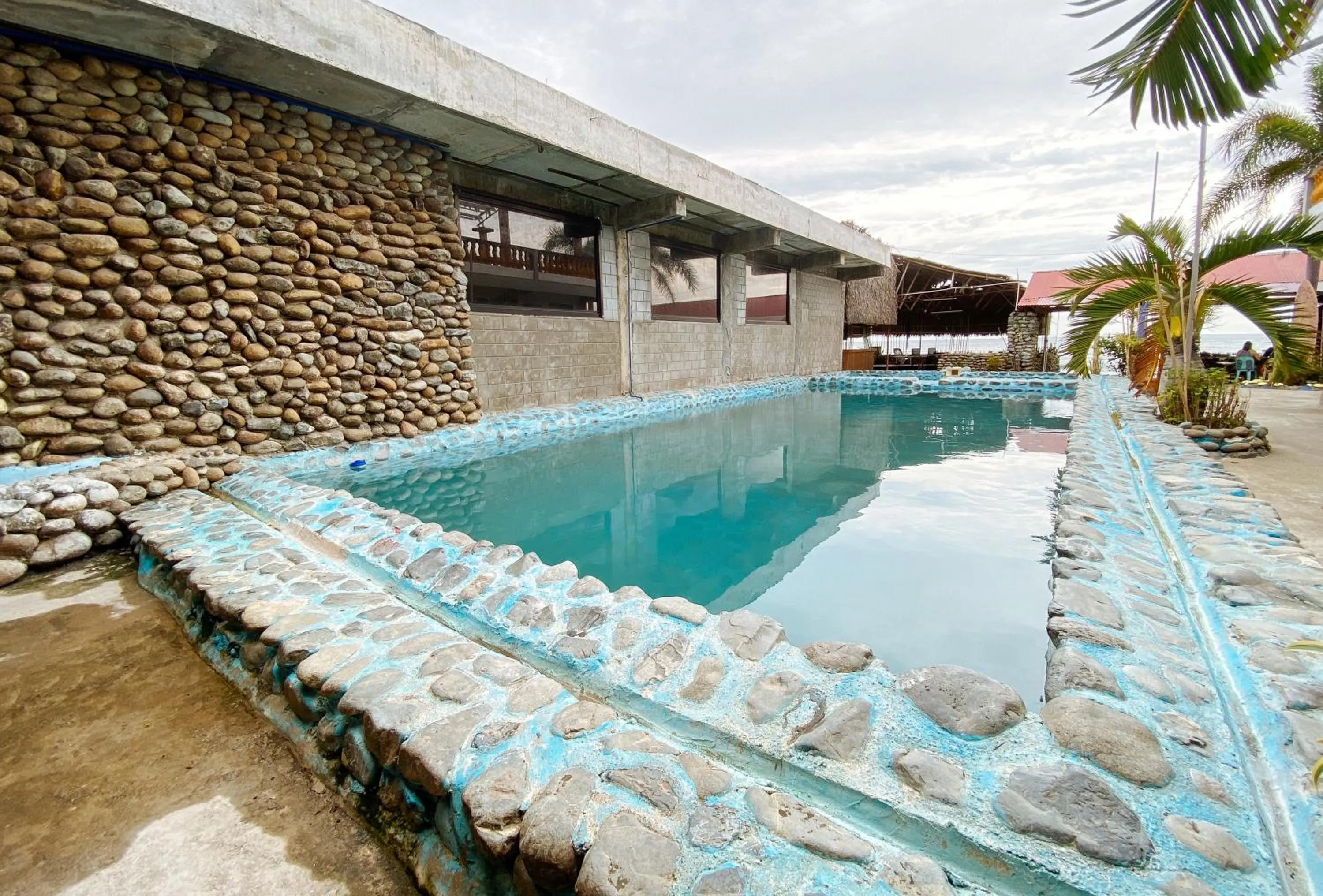 Day in RedDoorz @ White Castle Beach Resort Iba Zambales