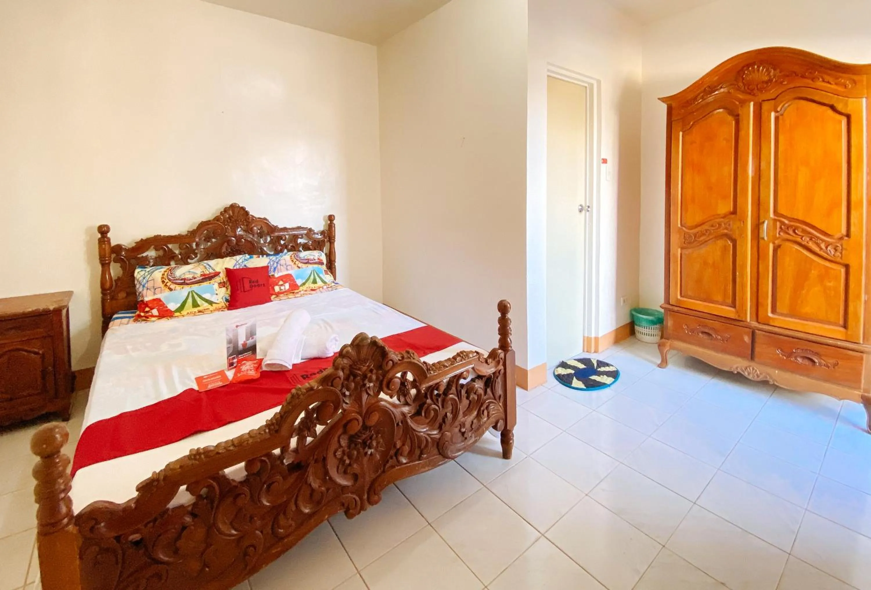 Bed in RedDoorz @ White Castle Beach Resort Iba Zambales