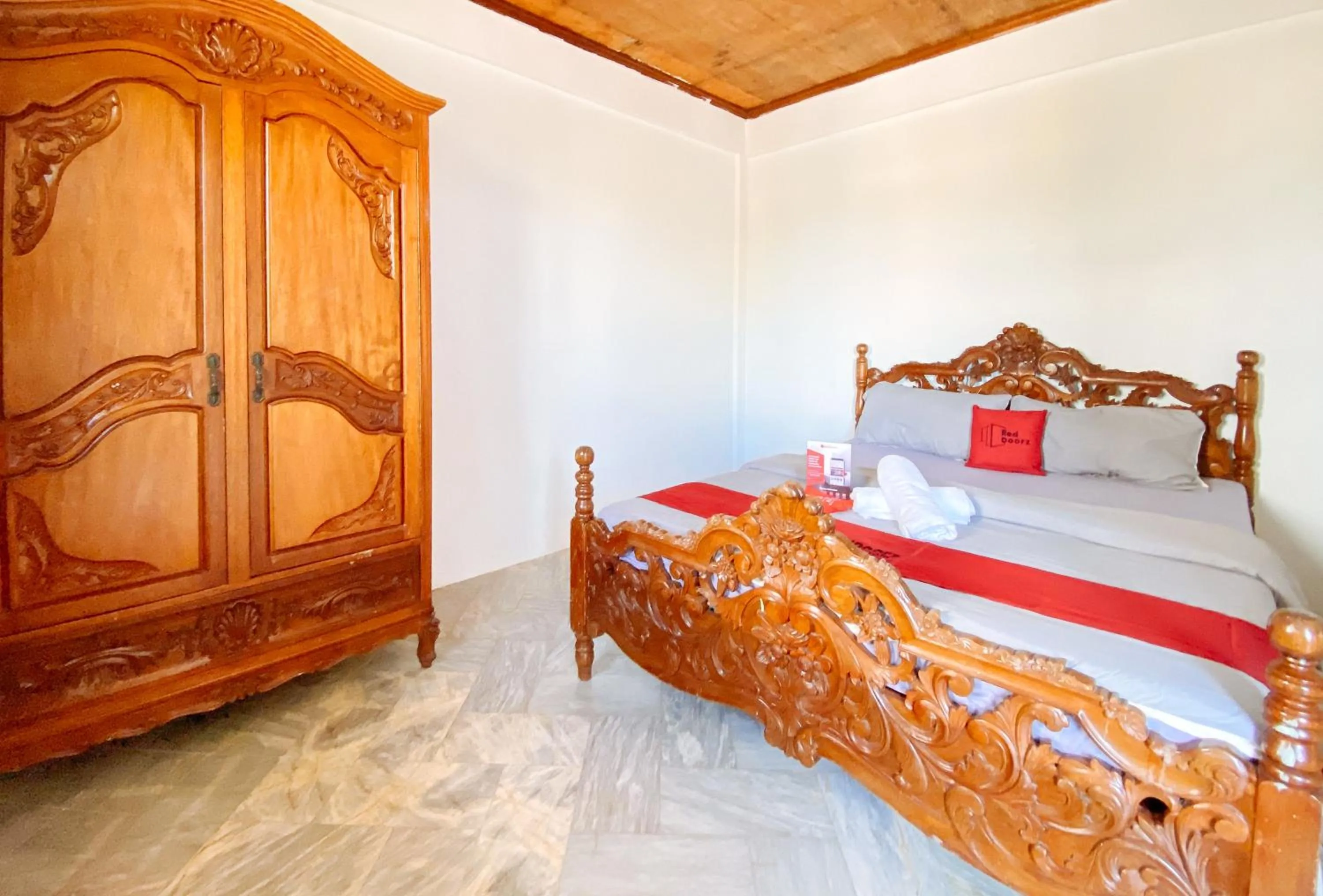 Photo of the whole room, Bed in RedDoorz @ White Castle Beach Resort Iba Zambales