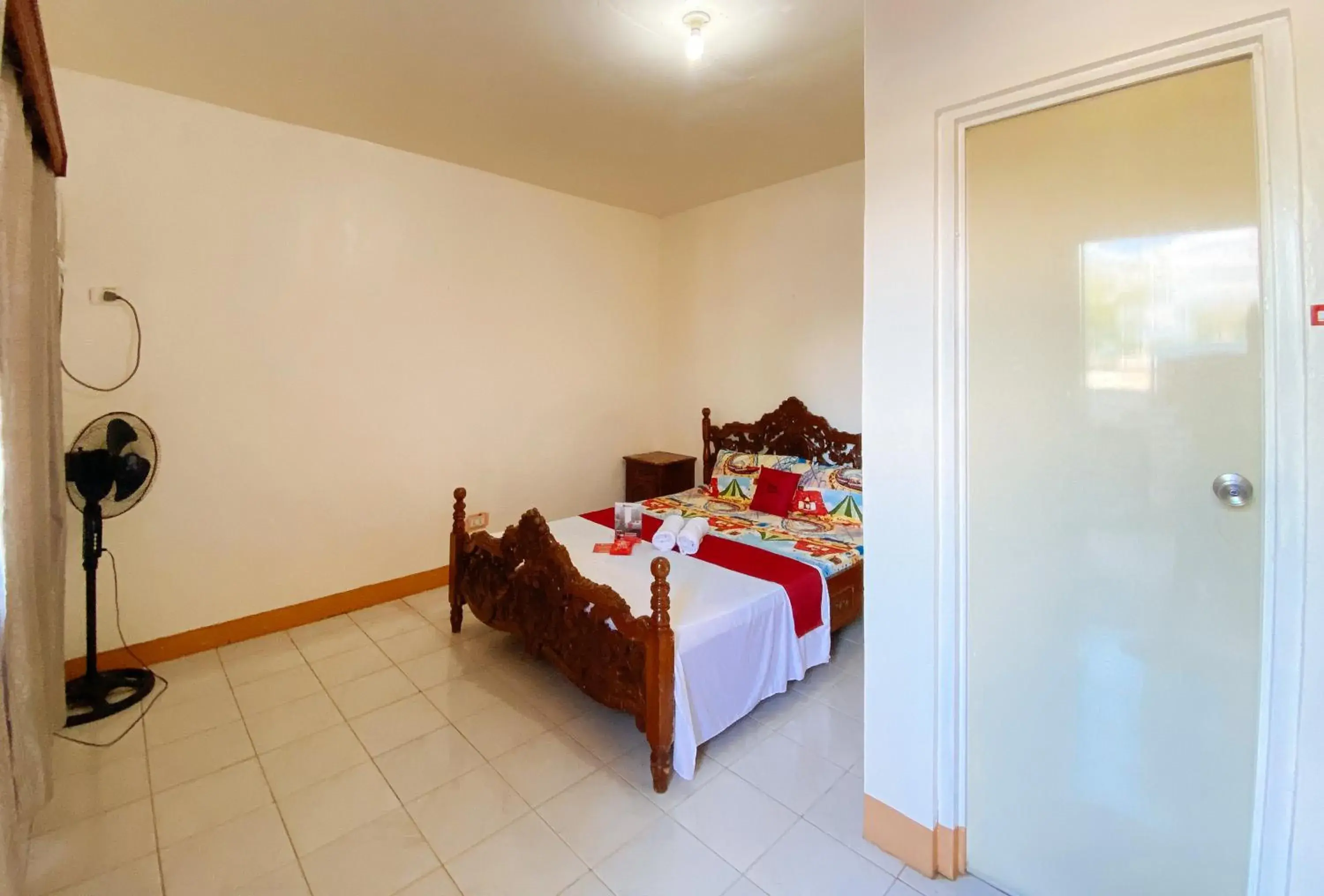 Bed in RedDoorz @ White Castle Beach Resort Iba Zambales Bed in RedDoorz @ White Castle Beach Resort Iba Zambales