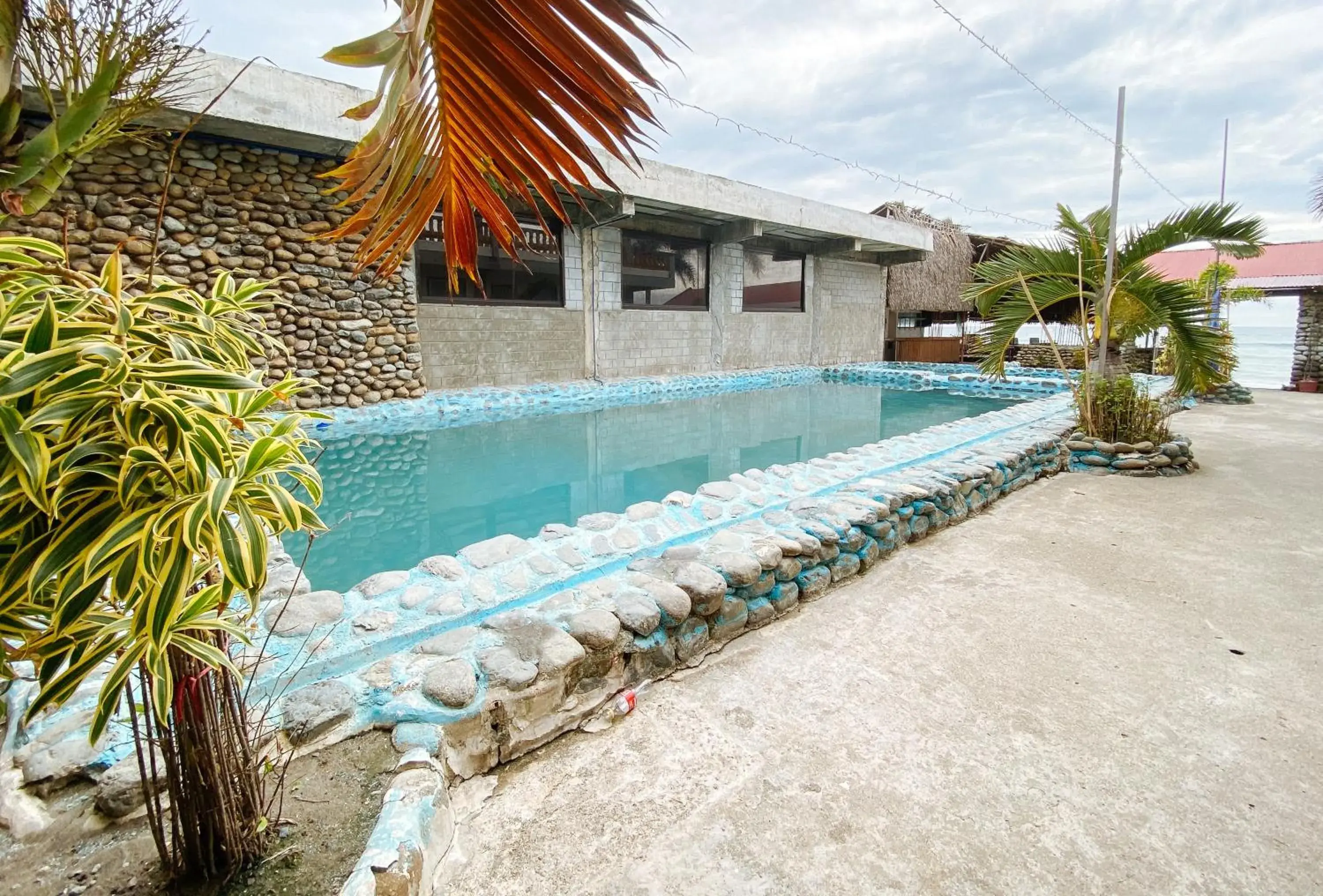 Property building in RedDoorz @ White Castle Beach Resort Iba Zambales Property building in RedDoorz @ White Castle Beach Resort Iba Zambales