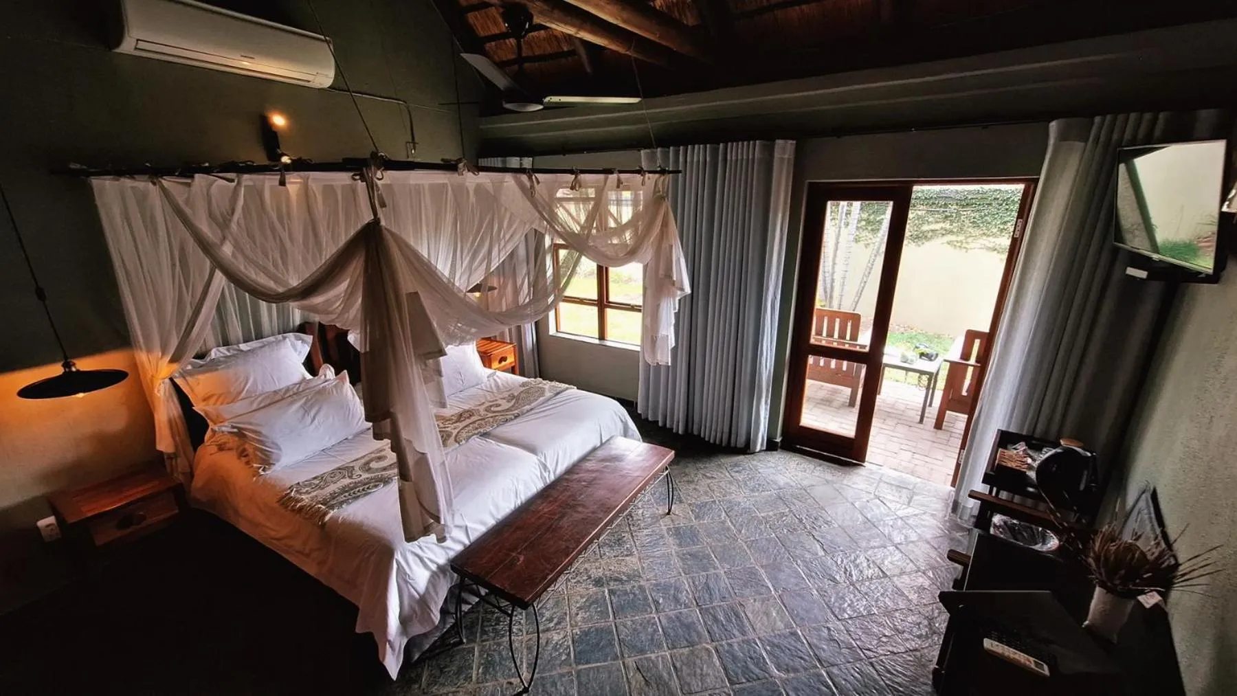 Bedroom, Bed in La Lechere Guest House