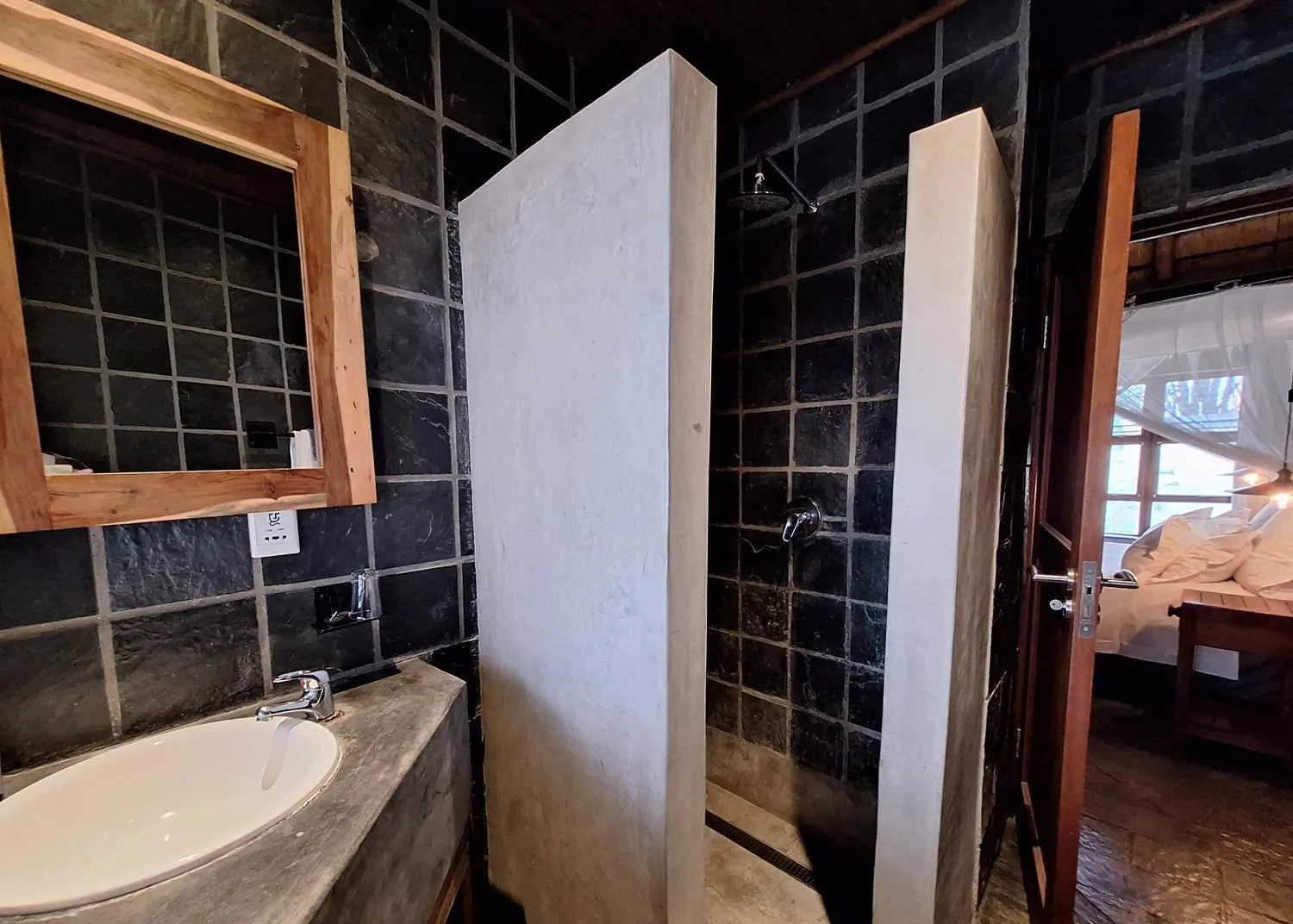 Bathroom, Bed in La Lechere Guest House