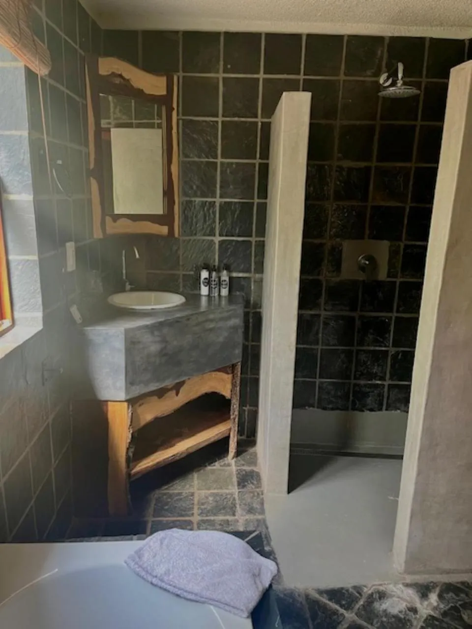 Bathroom in La Lechere Guest House