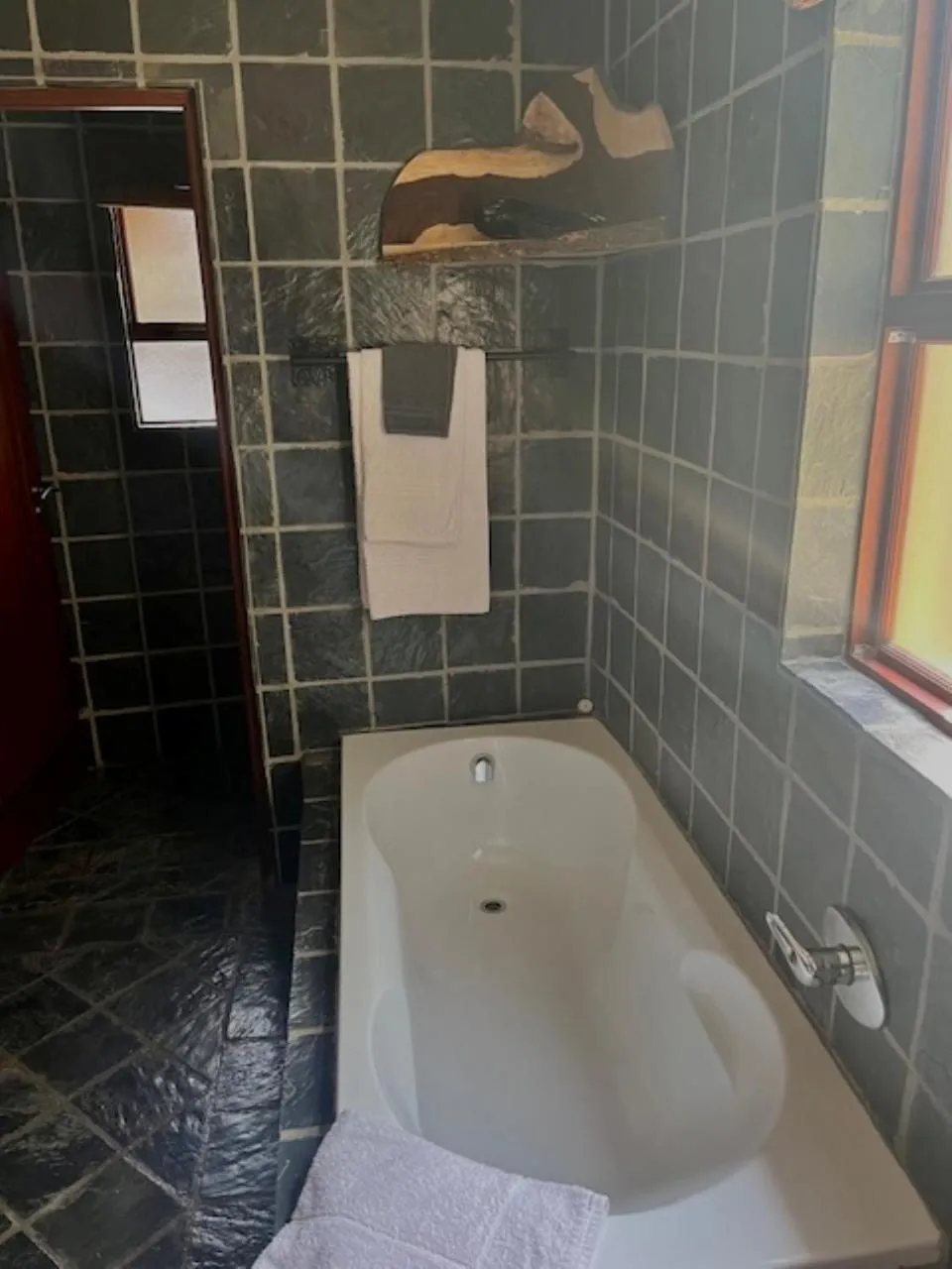Bath in La Lechere Guest House