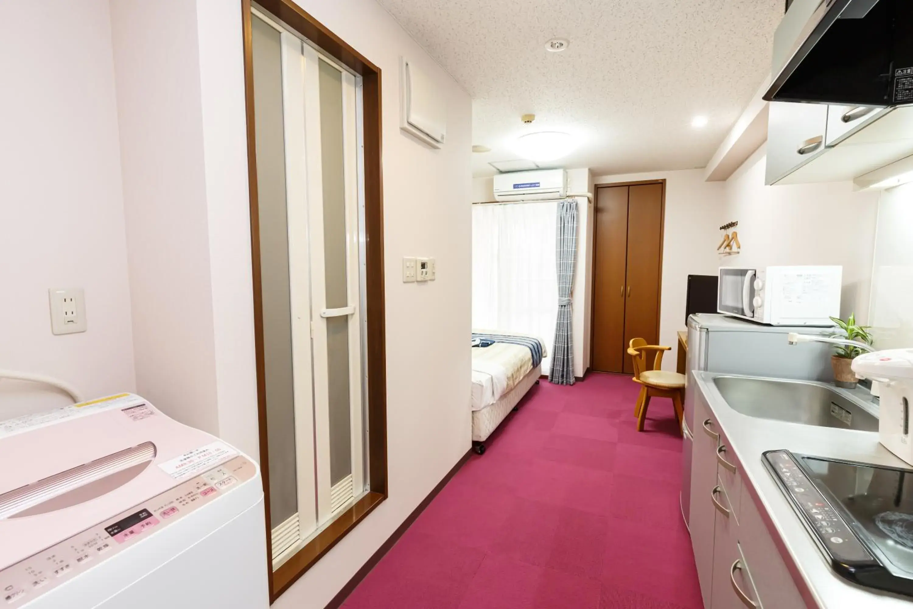 Photo of the whole room in Peace Land Kume Photo of the whole room in Peace Land Kume