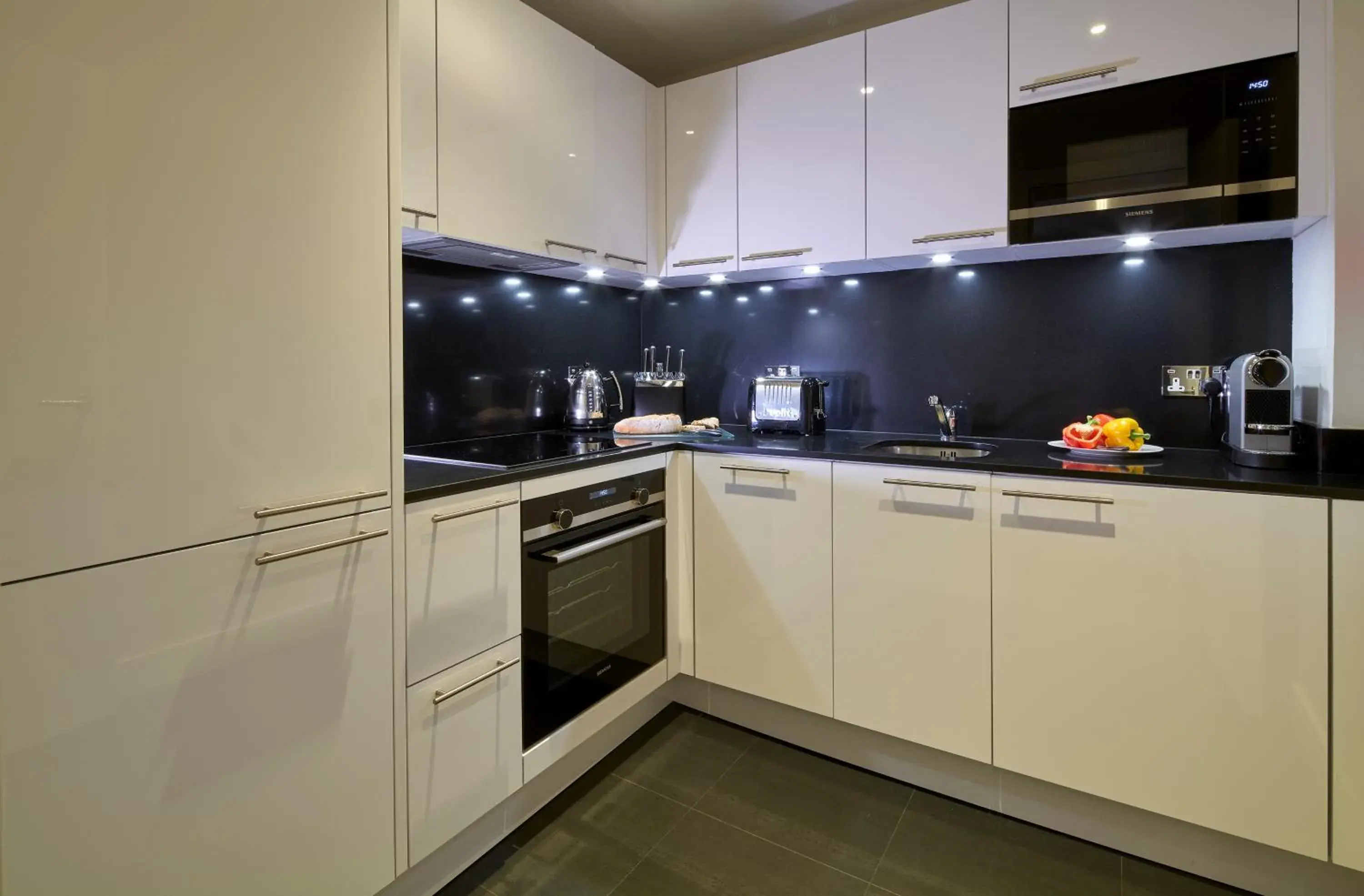 Luxury One Bedroom Apartment in Cheval Harrington Court at South Kensington Luxury One Bedroom Apartment in Cheval Harrington Court at South Kensington