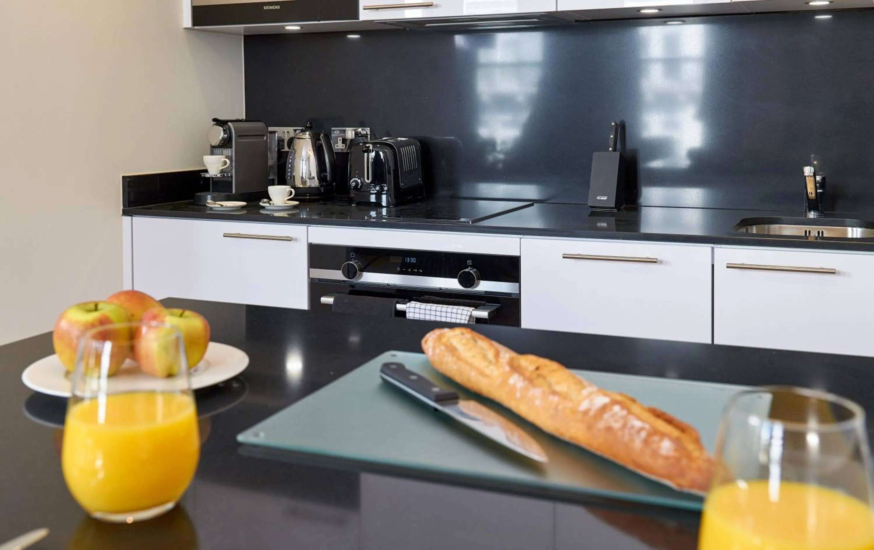 Coffee/tea facilities in Cheval Harrington Court at South Kensington